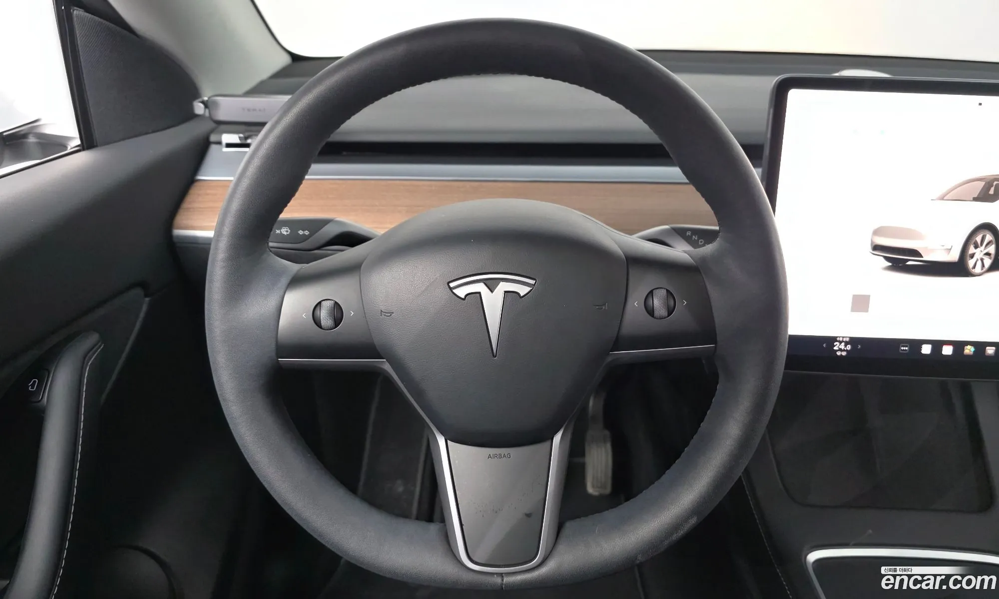 Tesla Model Y 2022 — 23