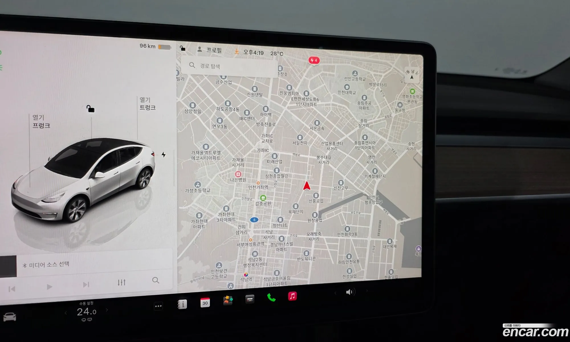 Tesla Model Y 2022 — 21