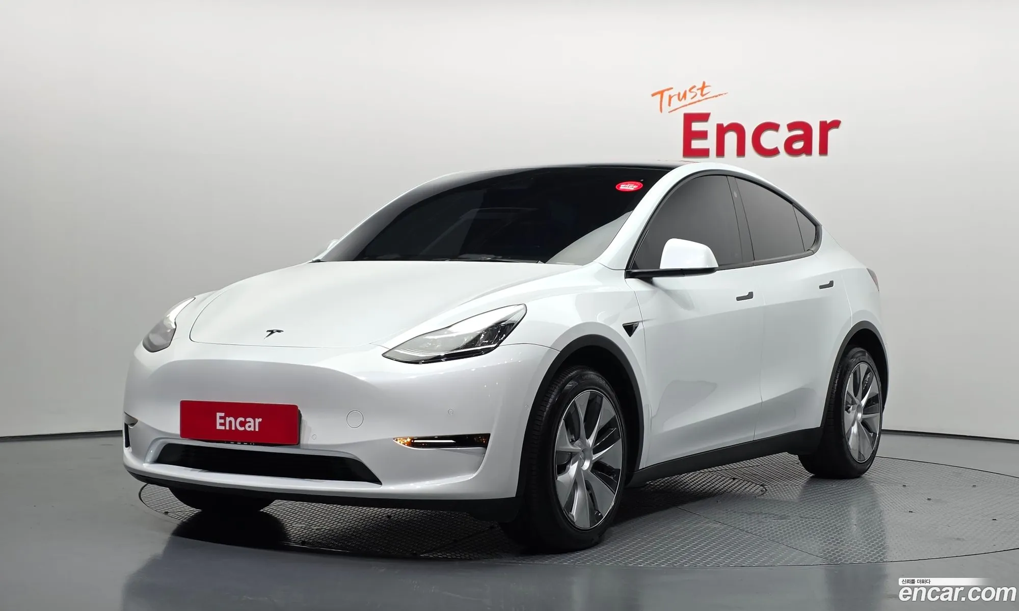 Tesla Model Y 2022 — 24