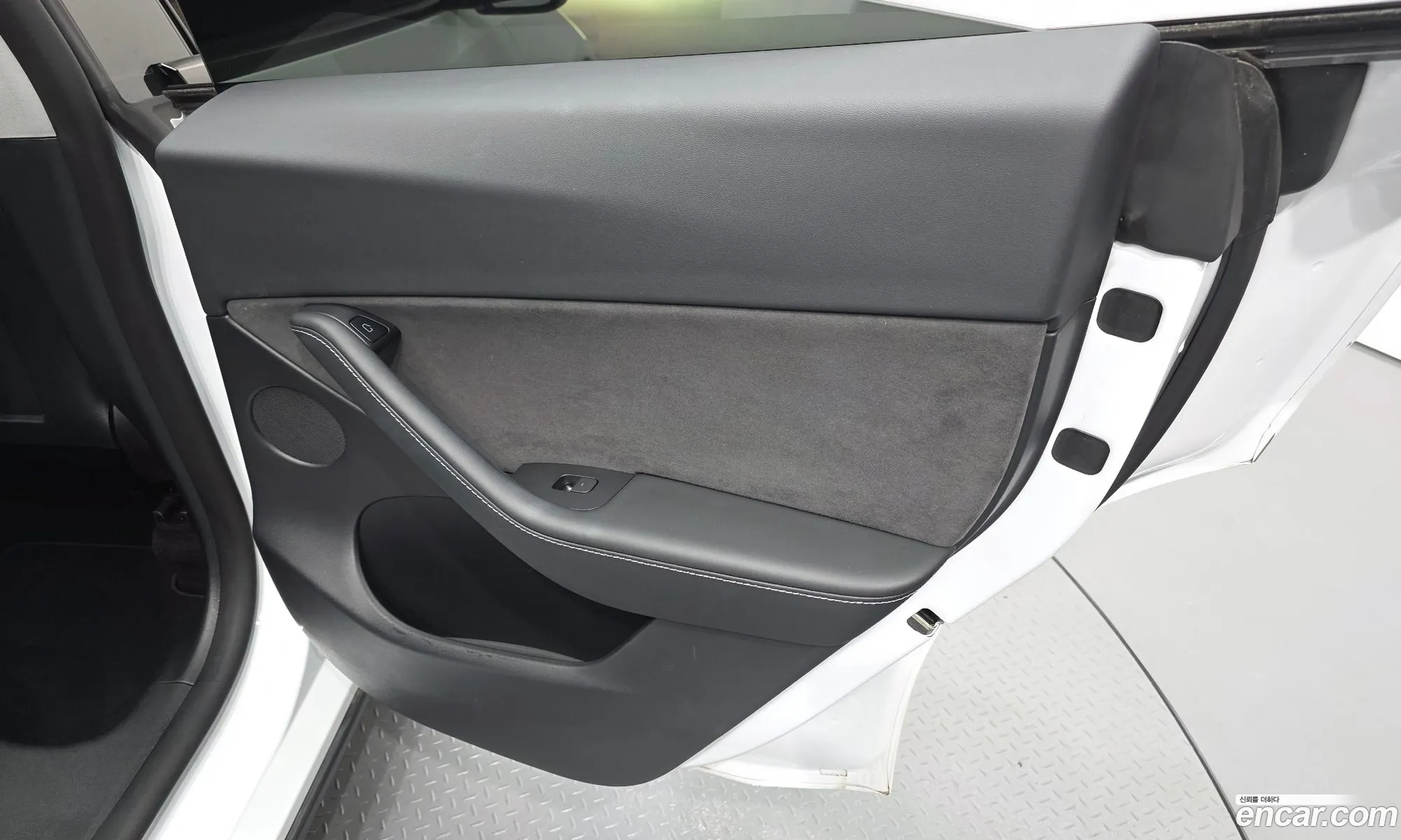 Tesla Model Y 2022 — 14