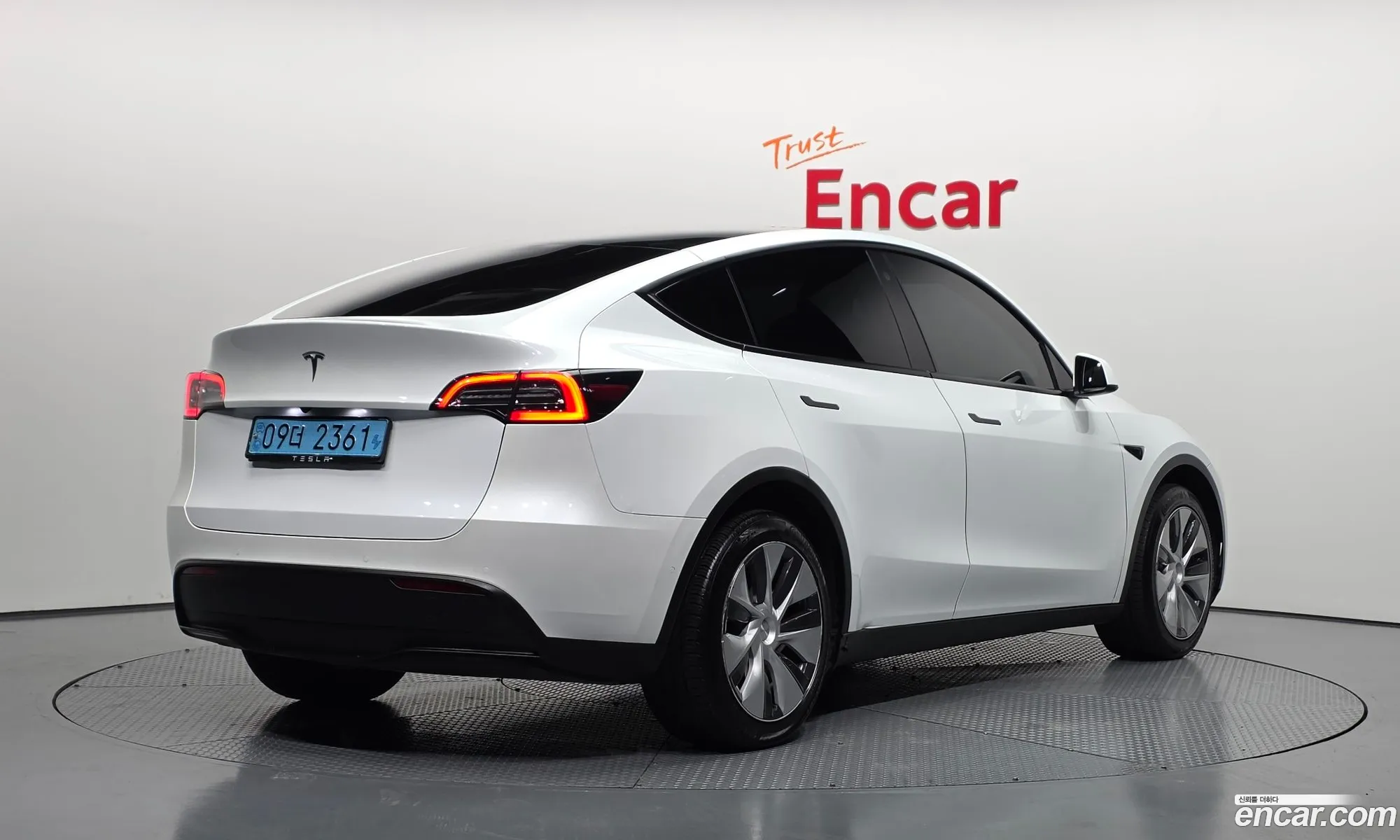 Tesla Model Y 2022 — 8