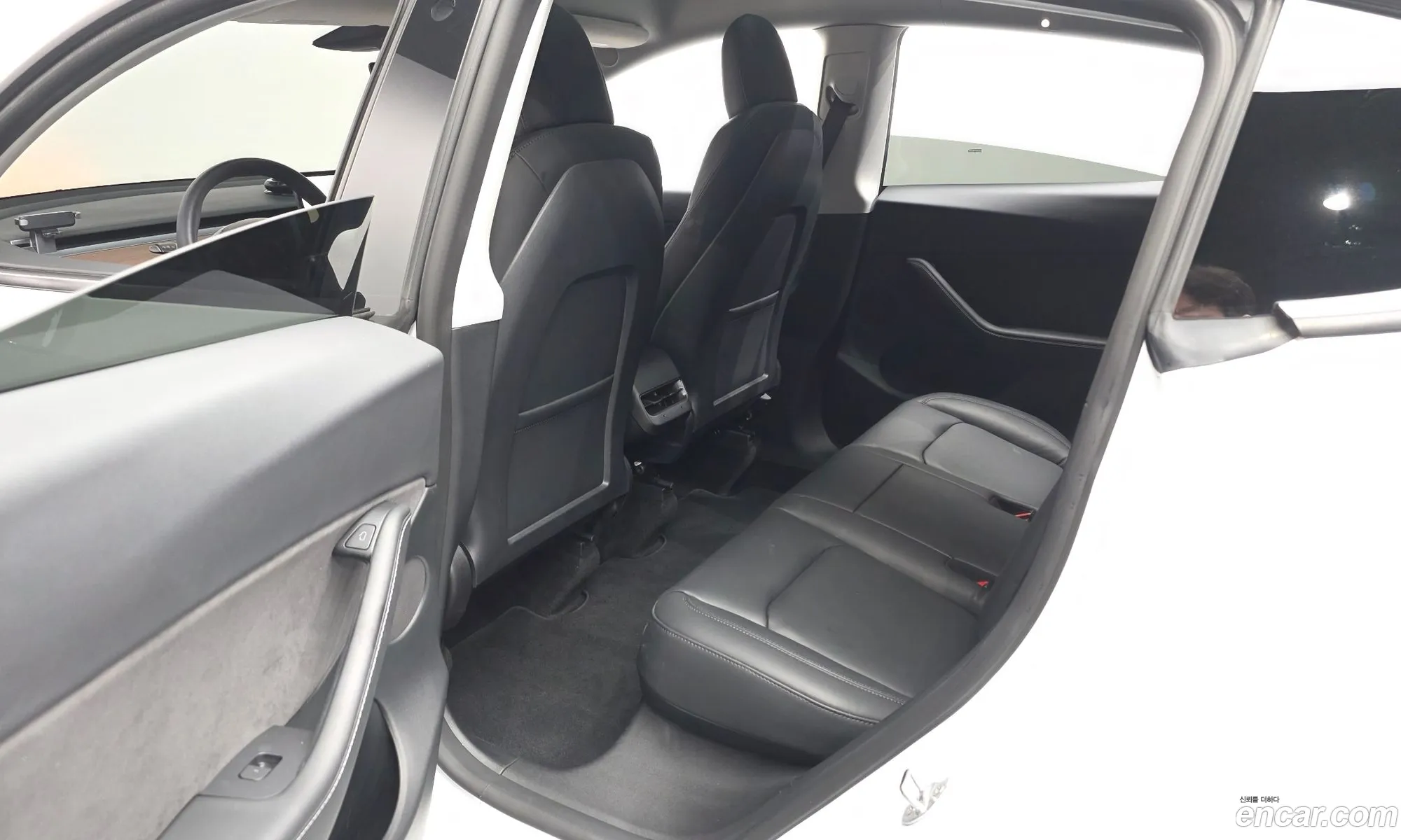 Tesla Model Y 2022 — 29
