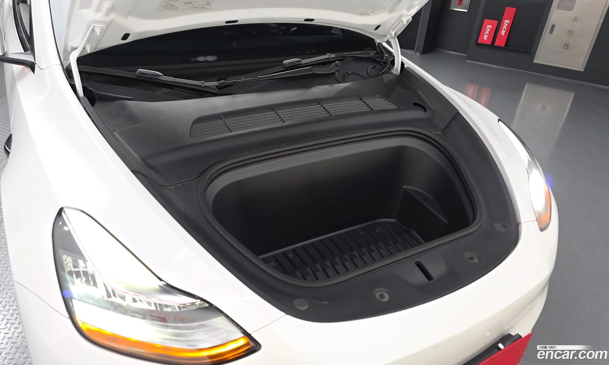 Tesla Model Y 2022 — 17