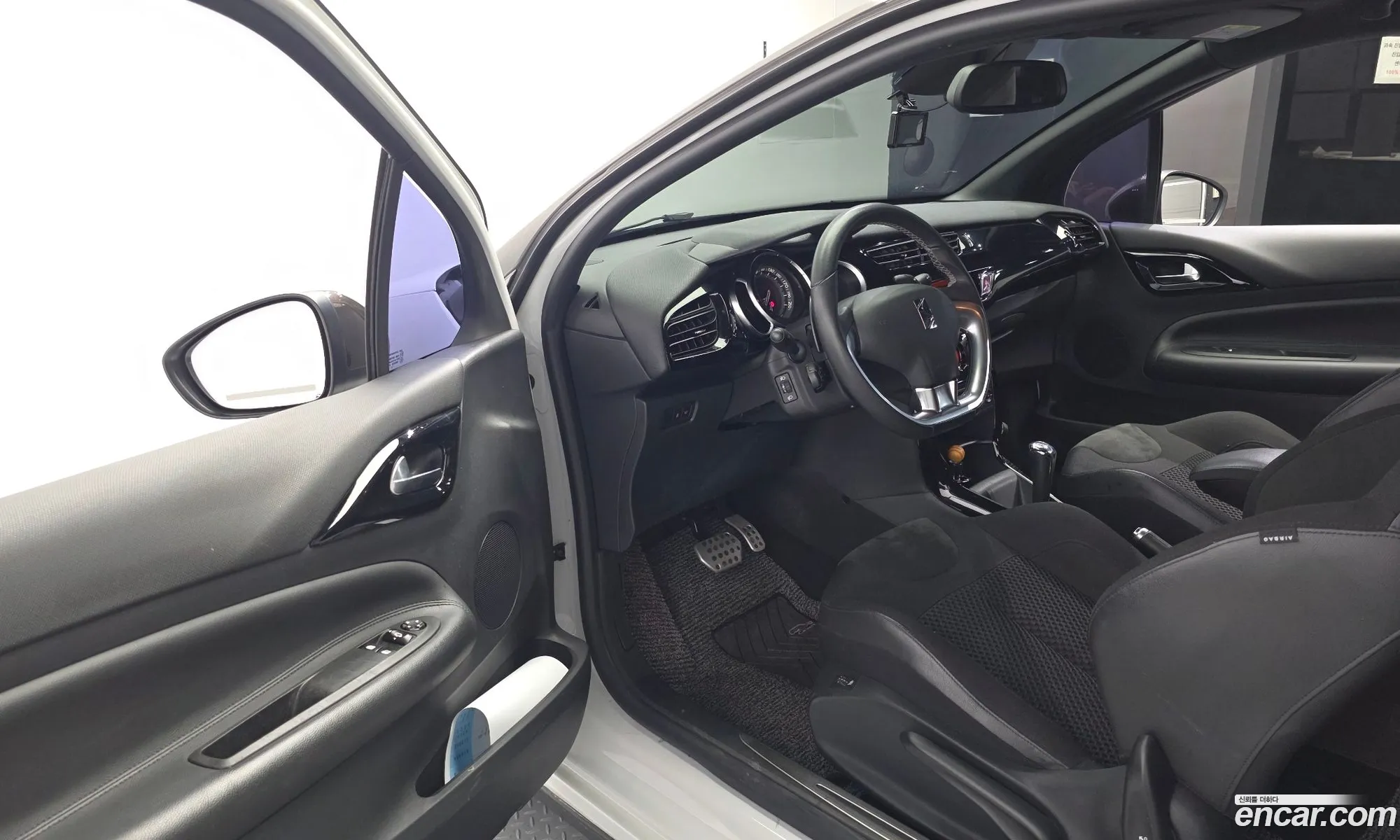 Citroen/DS DS3 2017 VF7SABHYMHW500208 — 13