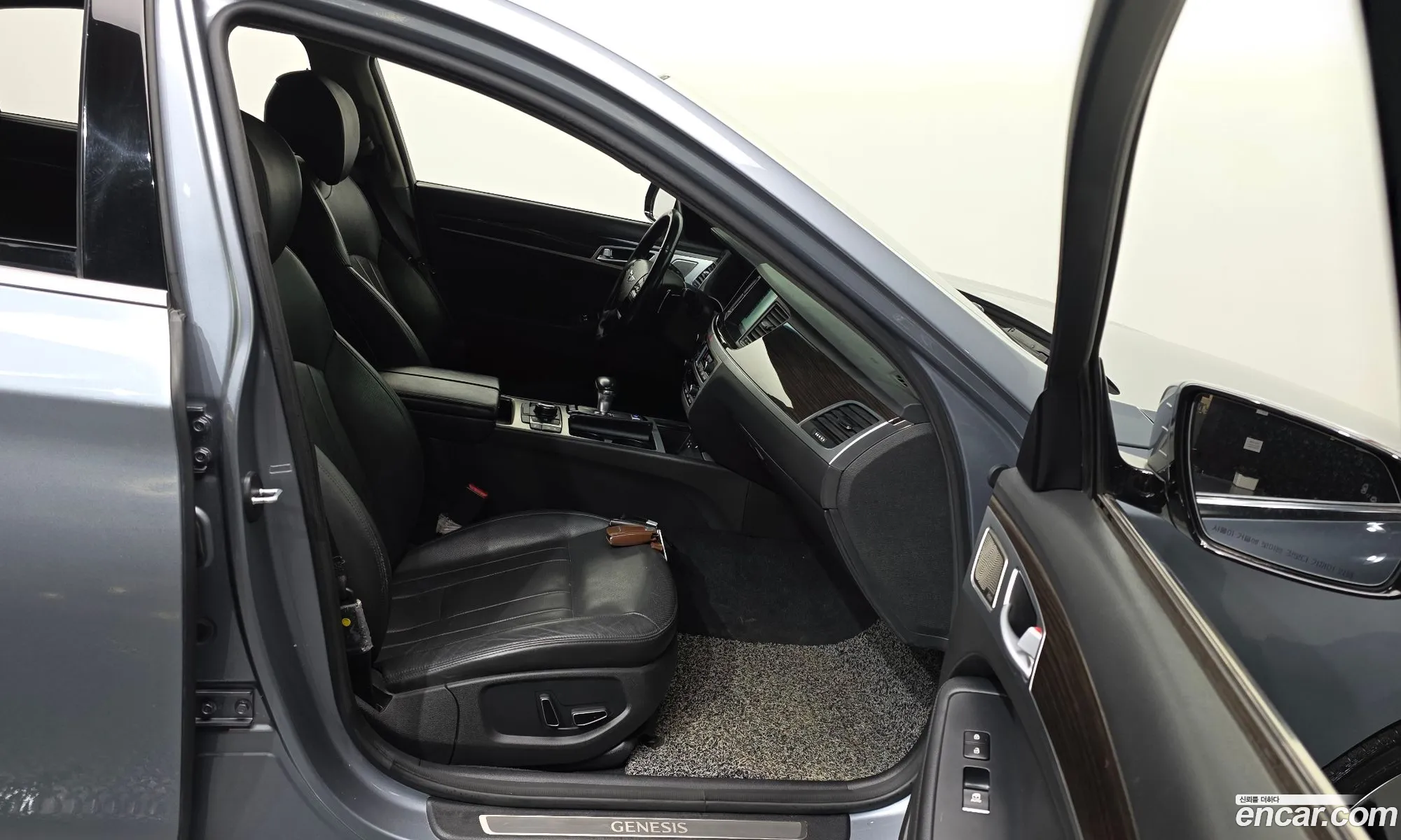 Genesis G80 2016 — 17