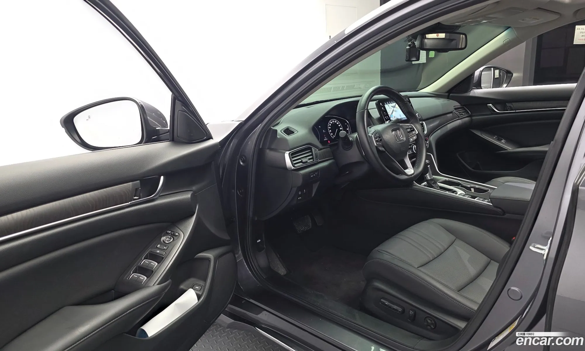 Honda Accord 10th Gen 2021 — 33
