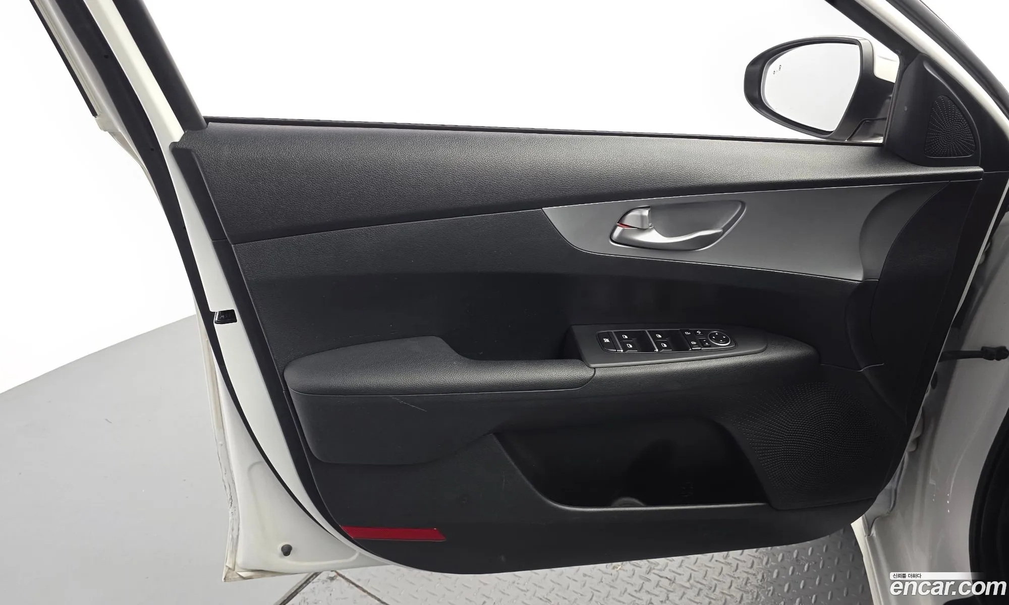 Kia K3 2022 — 17