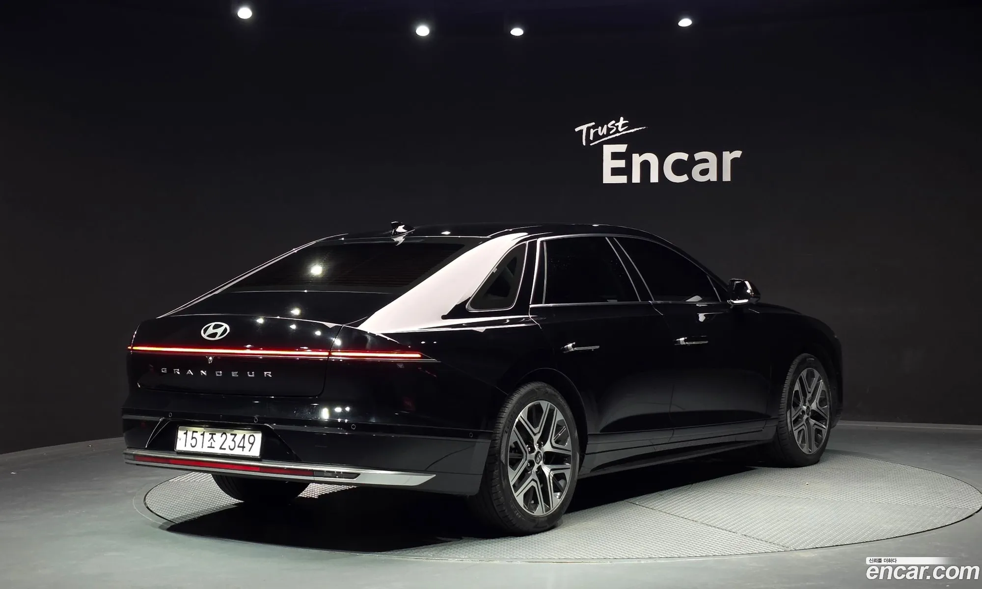 Hyundai Grandeur Hybrid 2023 — 17