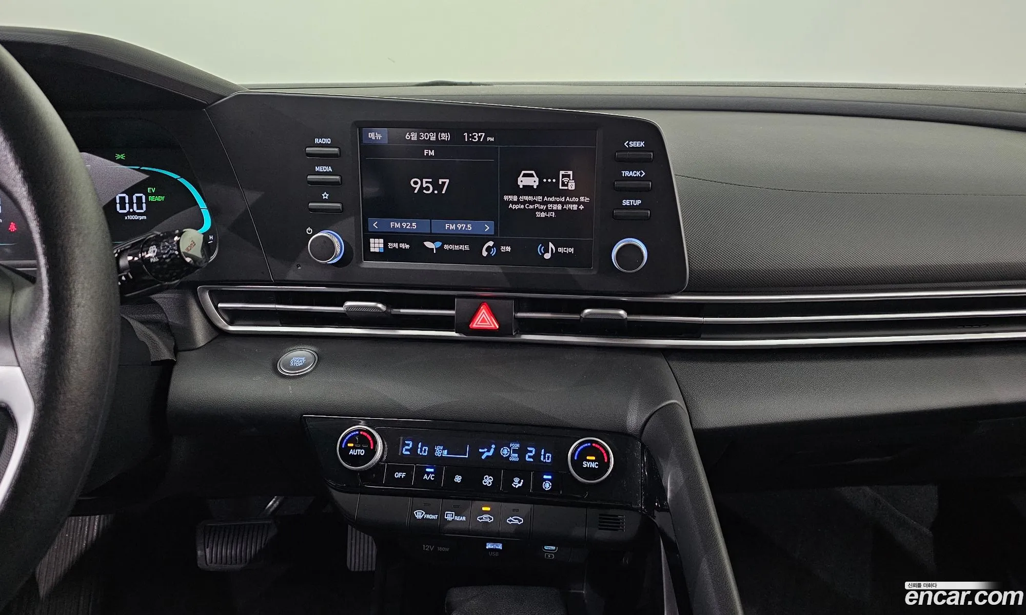 Hyundai Elantra Hybrid 2023 — 20