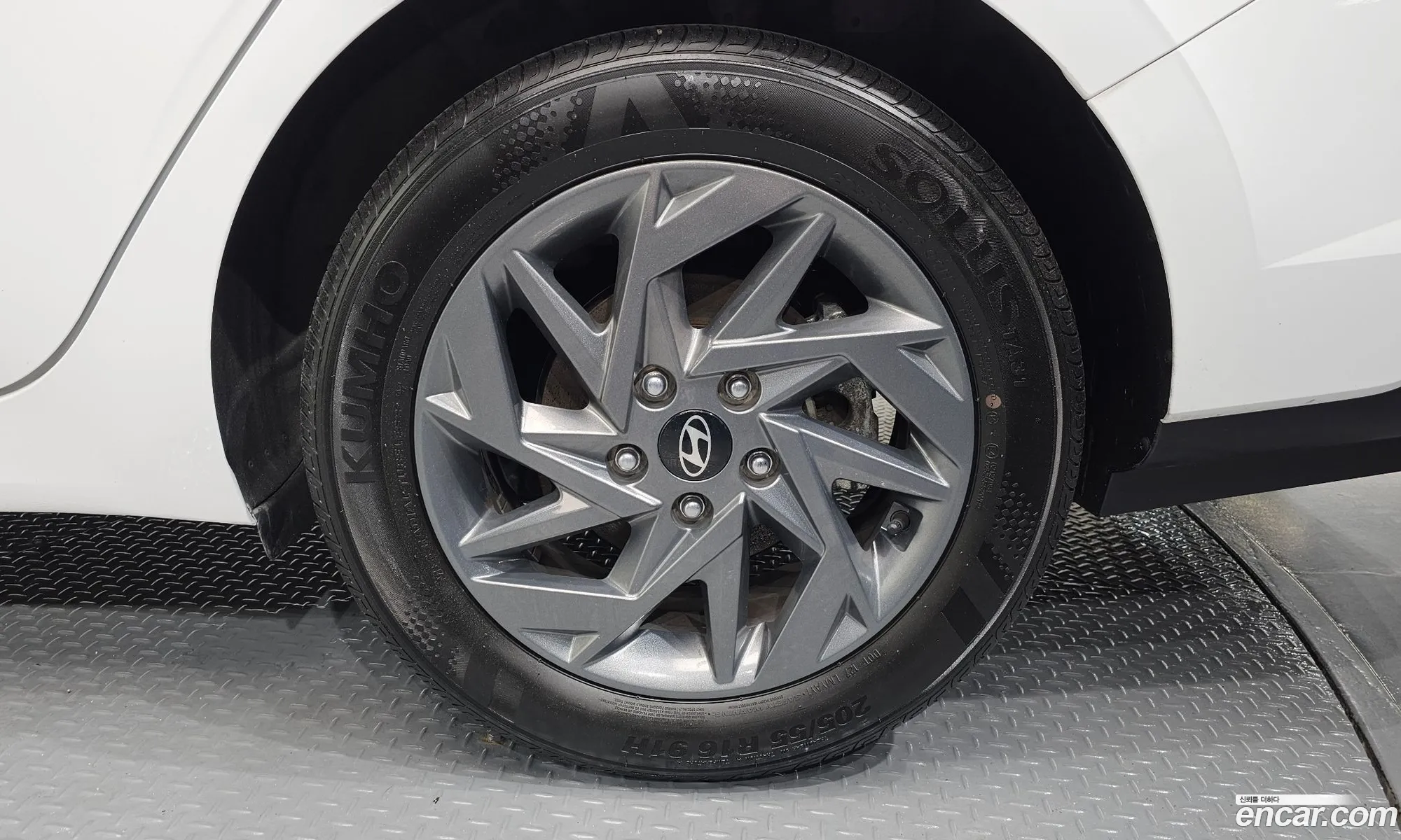 Hyundai Elantra Hybrid 2023 — 4