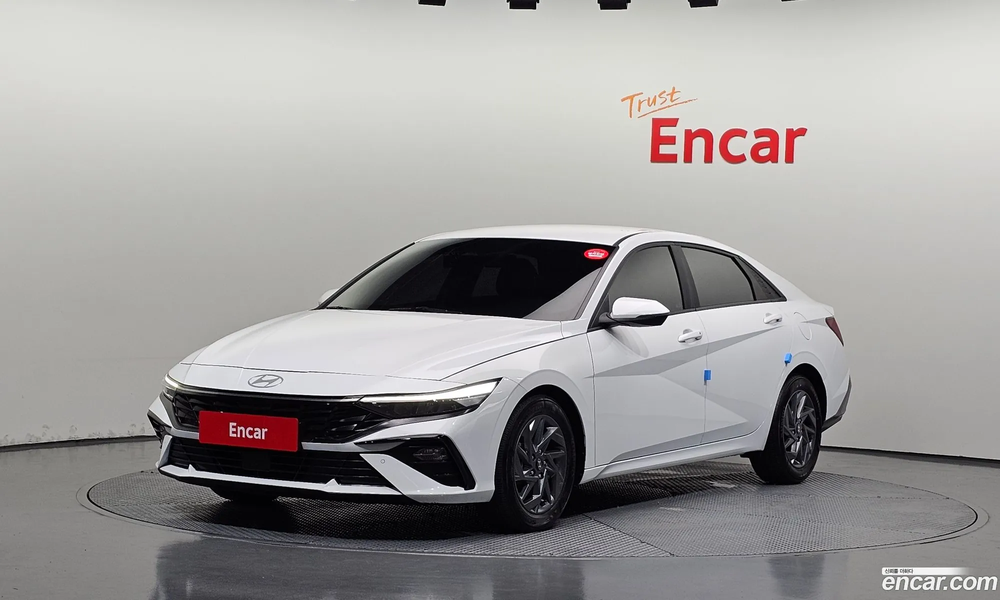 Hyundai Elantra Hybrid 2023 — 28