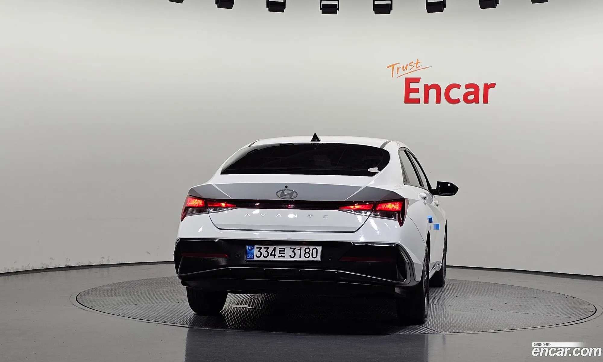 Hyundai Elantra Hybrid 2023 — 26