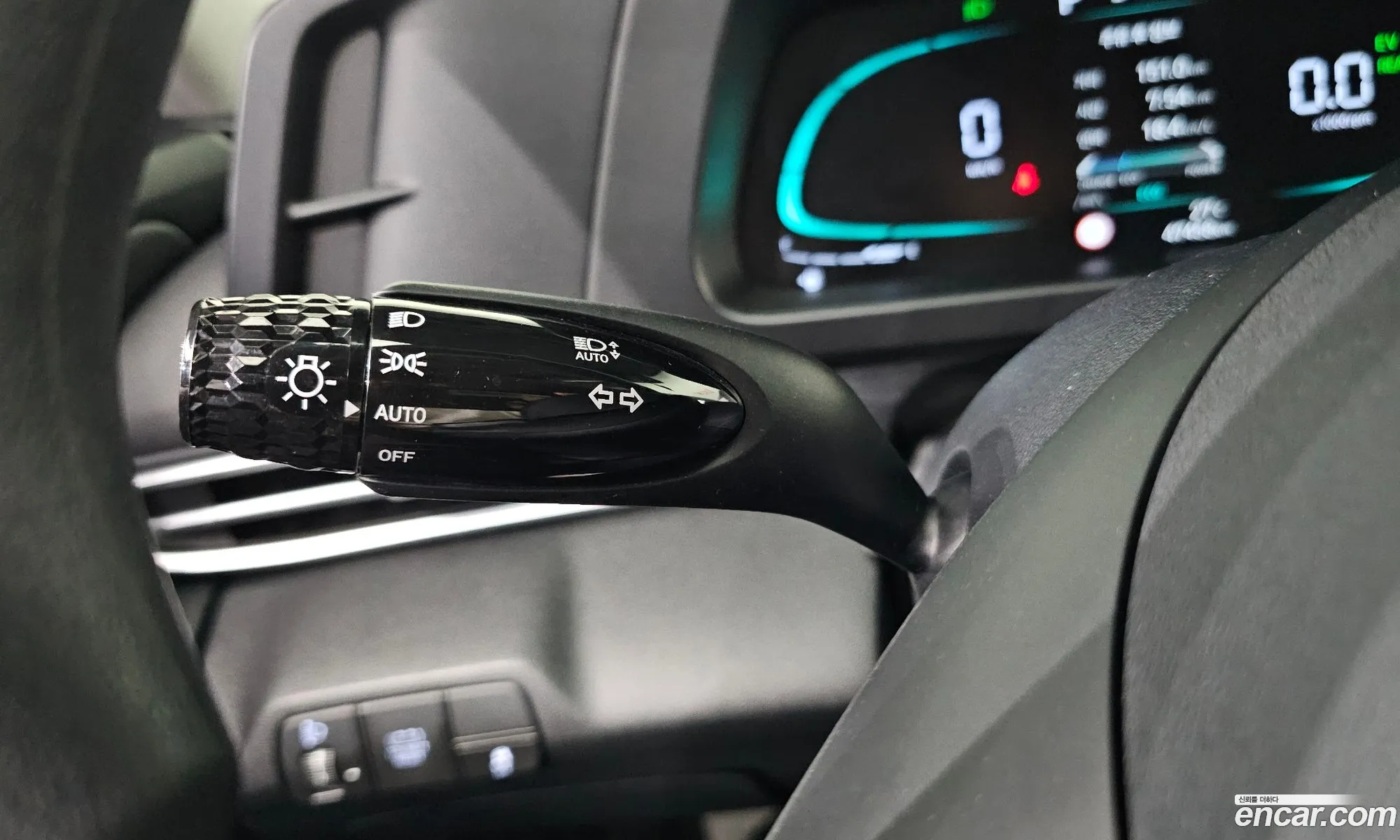 Hyundai Elantra Hybrid 2023 — 19