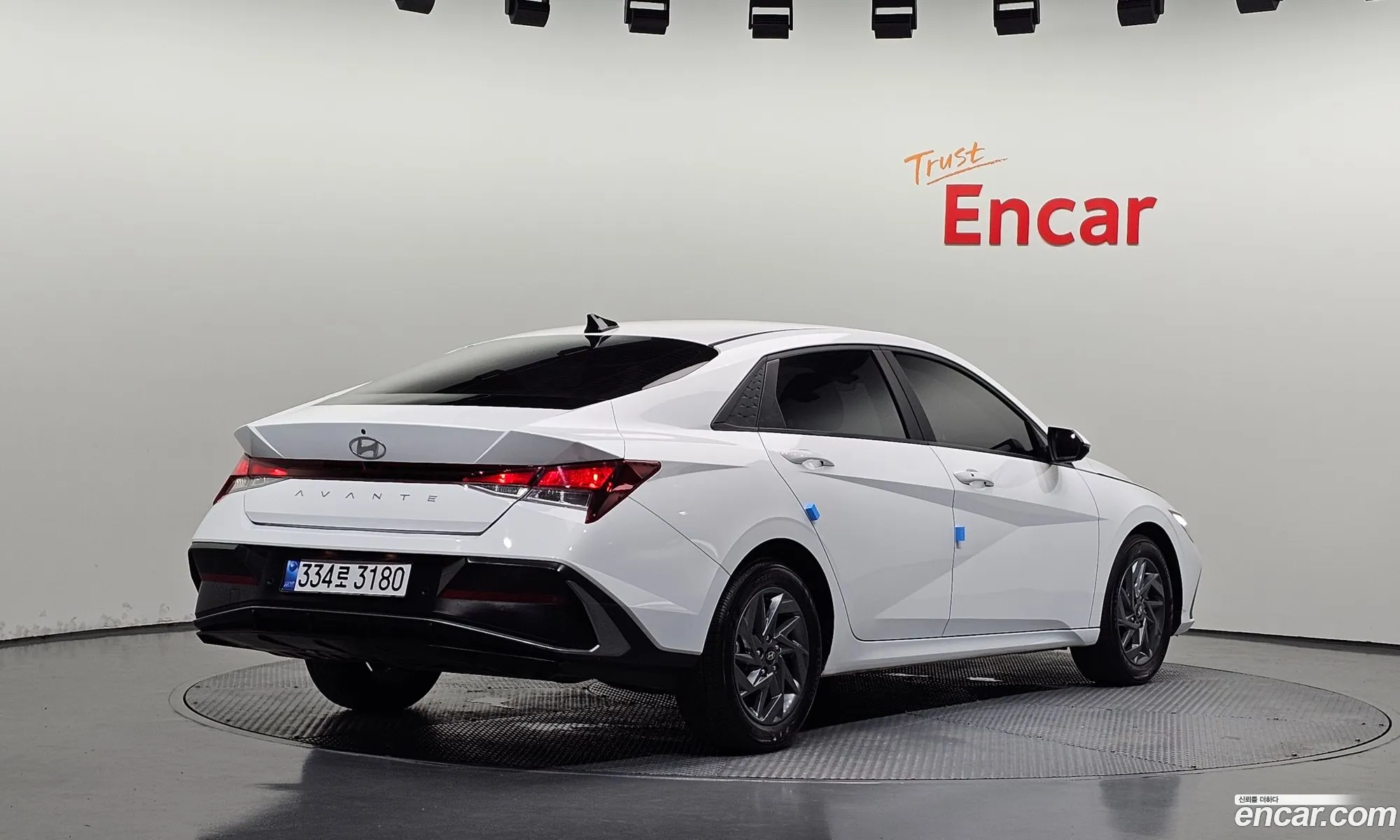 Hyundai Elantra Hybrid 2023 — 11