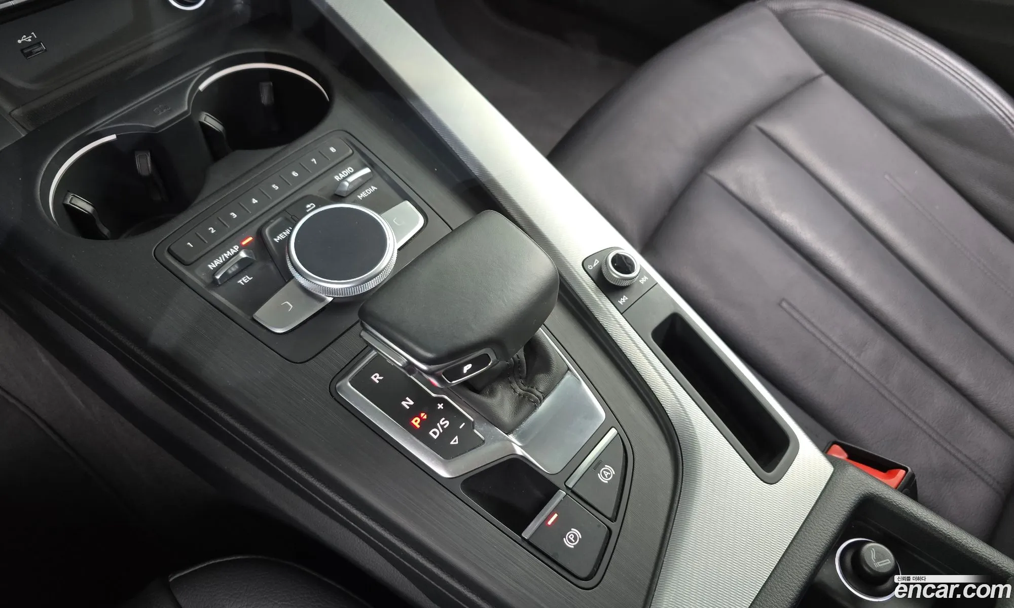 Audi A4 2019 WAUZZZF47KA122179 — 30