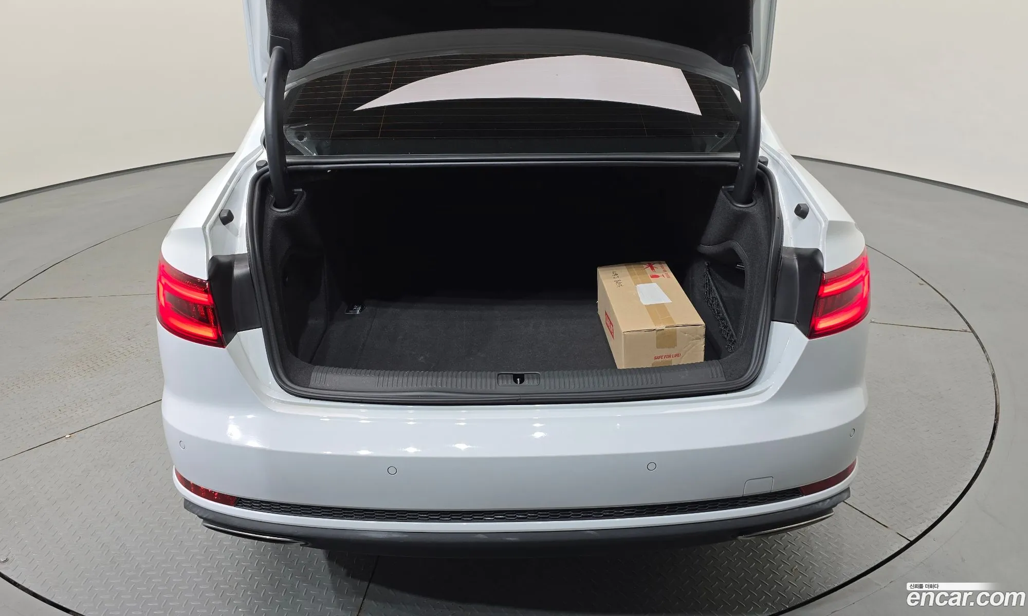 Audi A4 2019 WAUZZZF47KA122179 — 19
