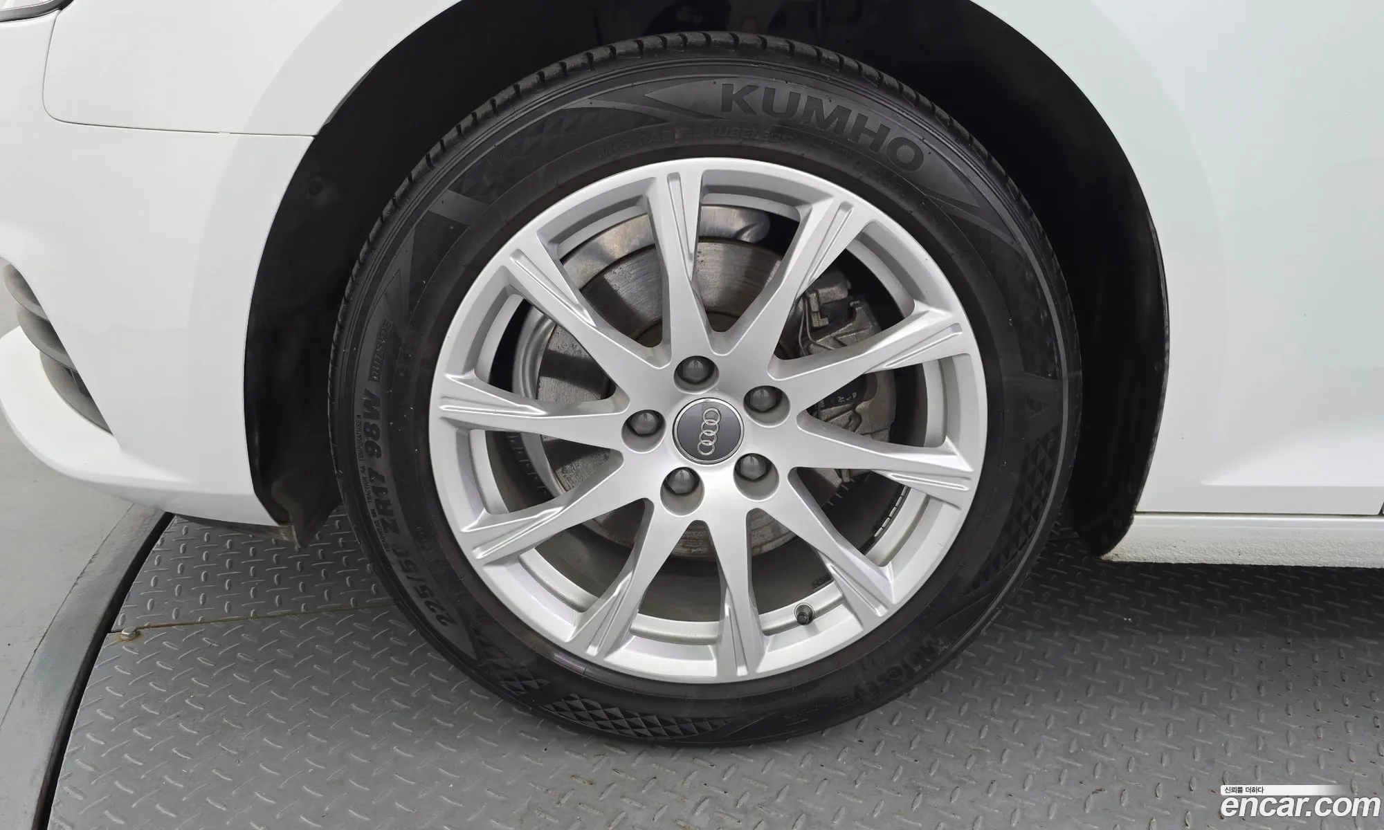 Audi A4 2019 WAUZZZF47KA122179 — 24