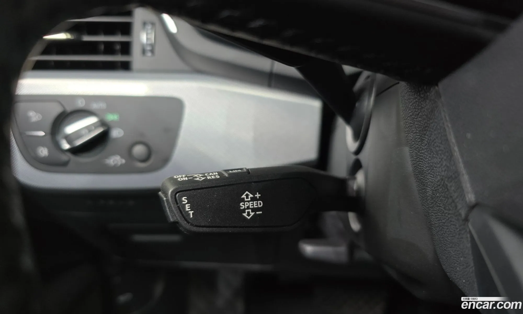 Audi A4 2019 WAUZZZF47KA122179 — 17