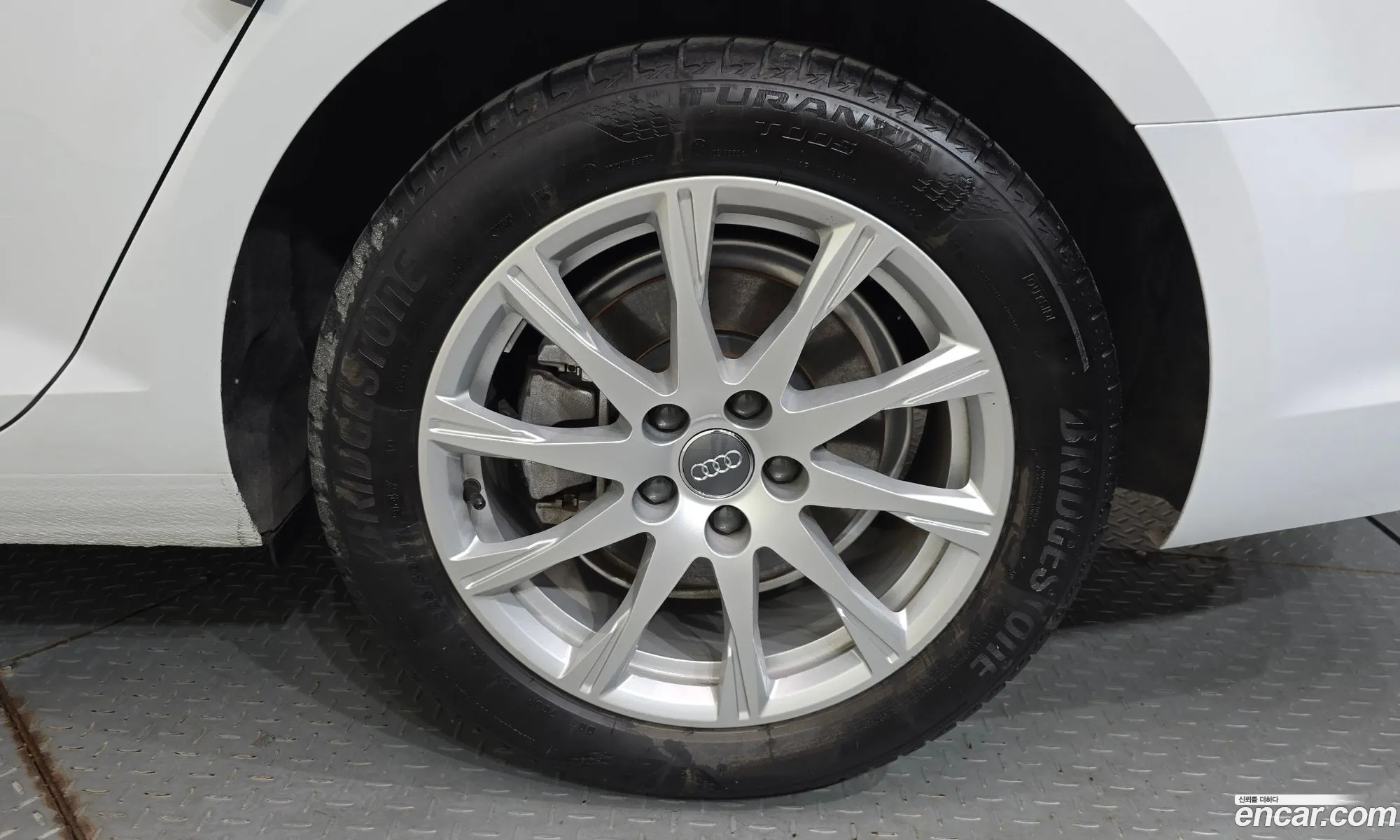 Audi A4 2019 WAUZZZF47KA122179 — 7