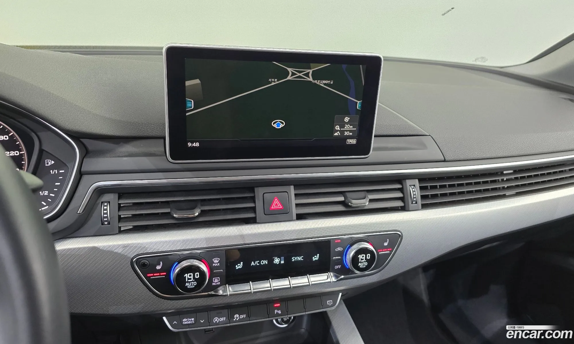 Audi A4 2019 WAUZZZF47KA122179 — 9