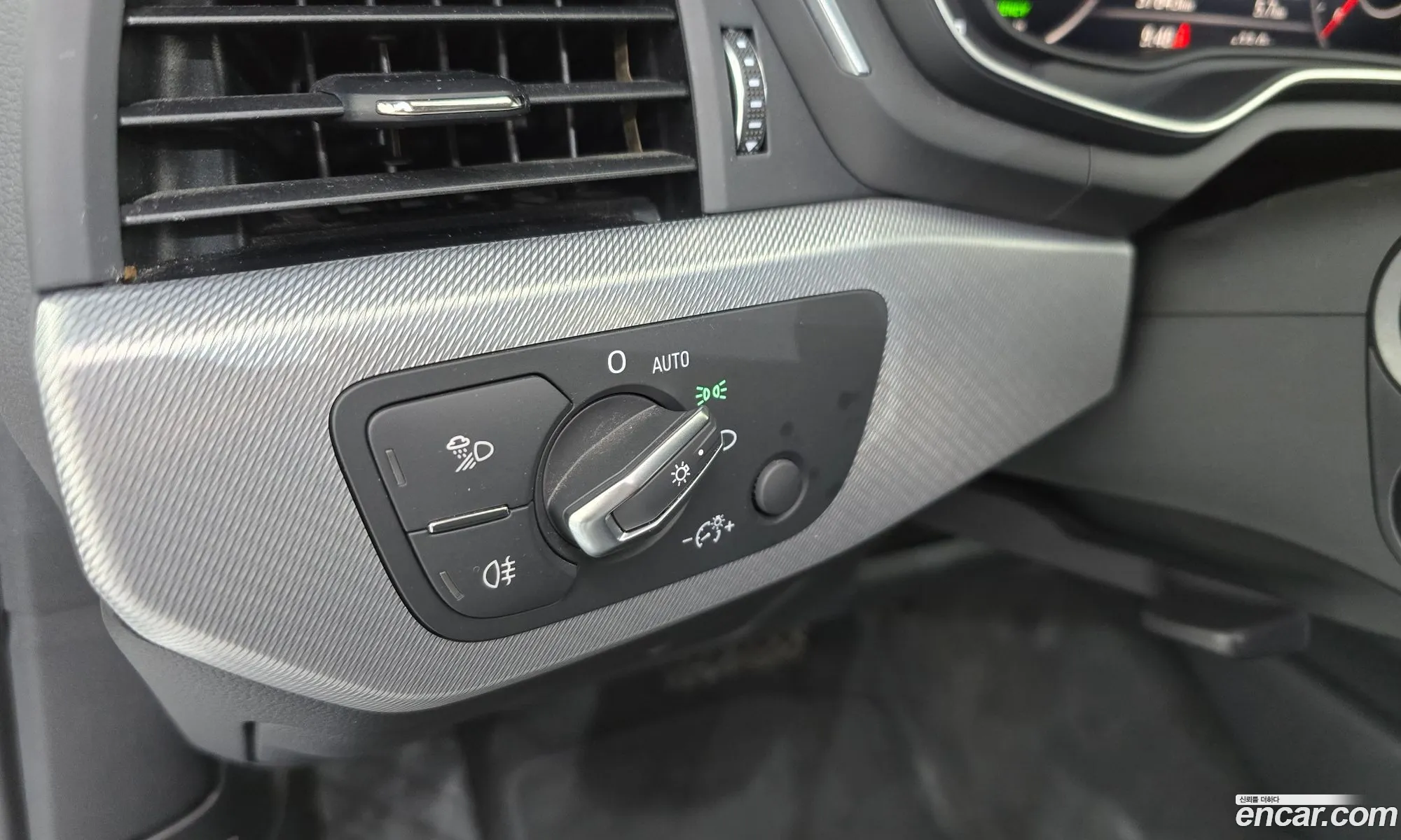 Audi A4 2019 WAUZZZF47KA122179 — 16