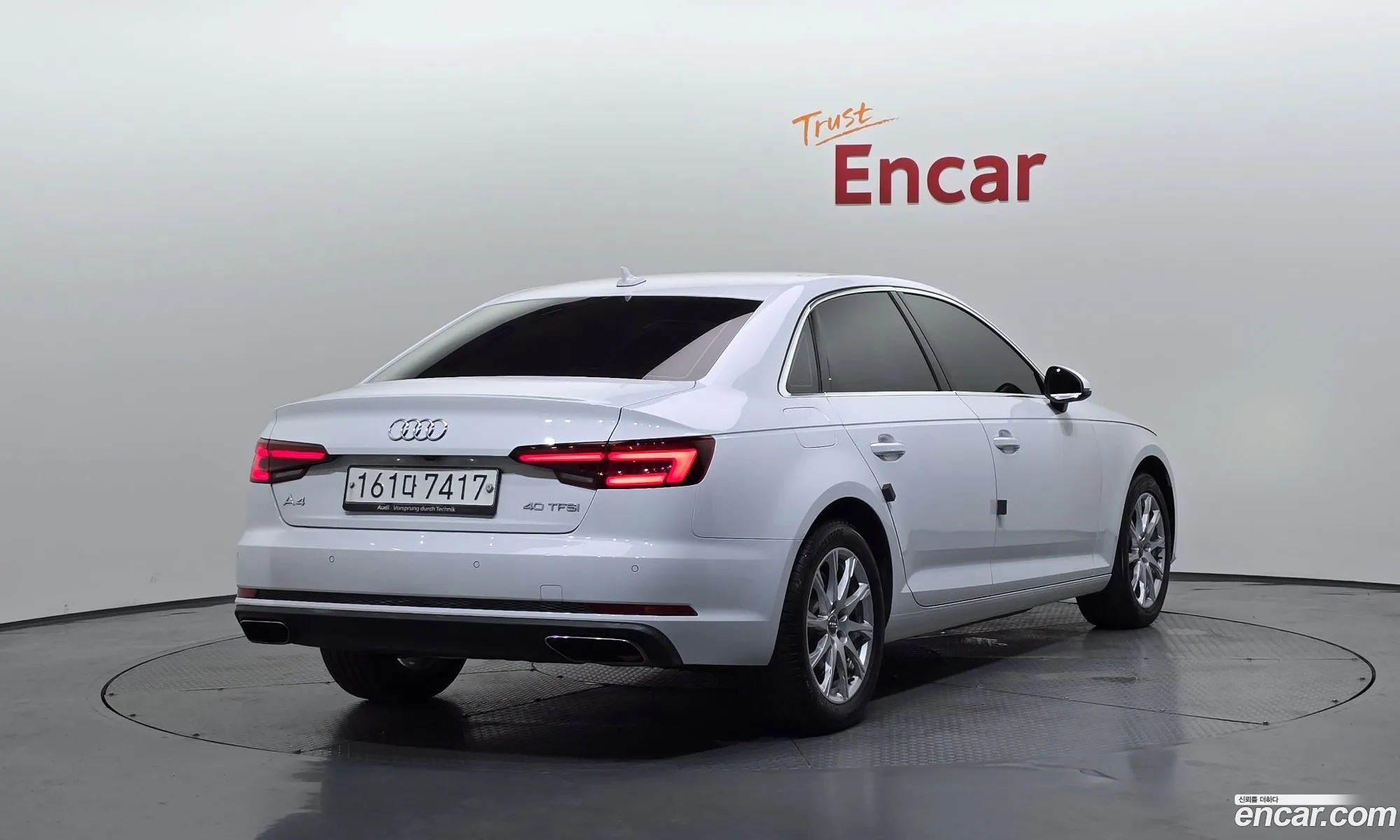 Audi A4 2019 WAUZZZF47KA122179 — 2