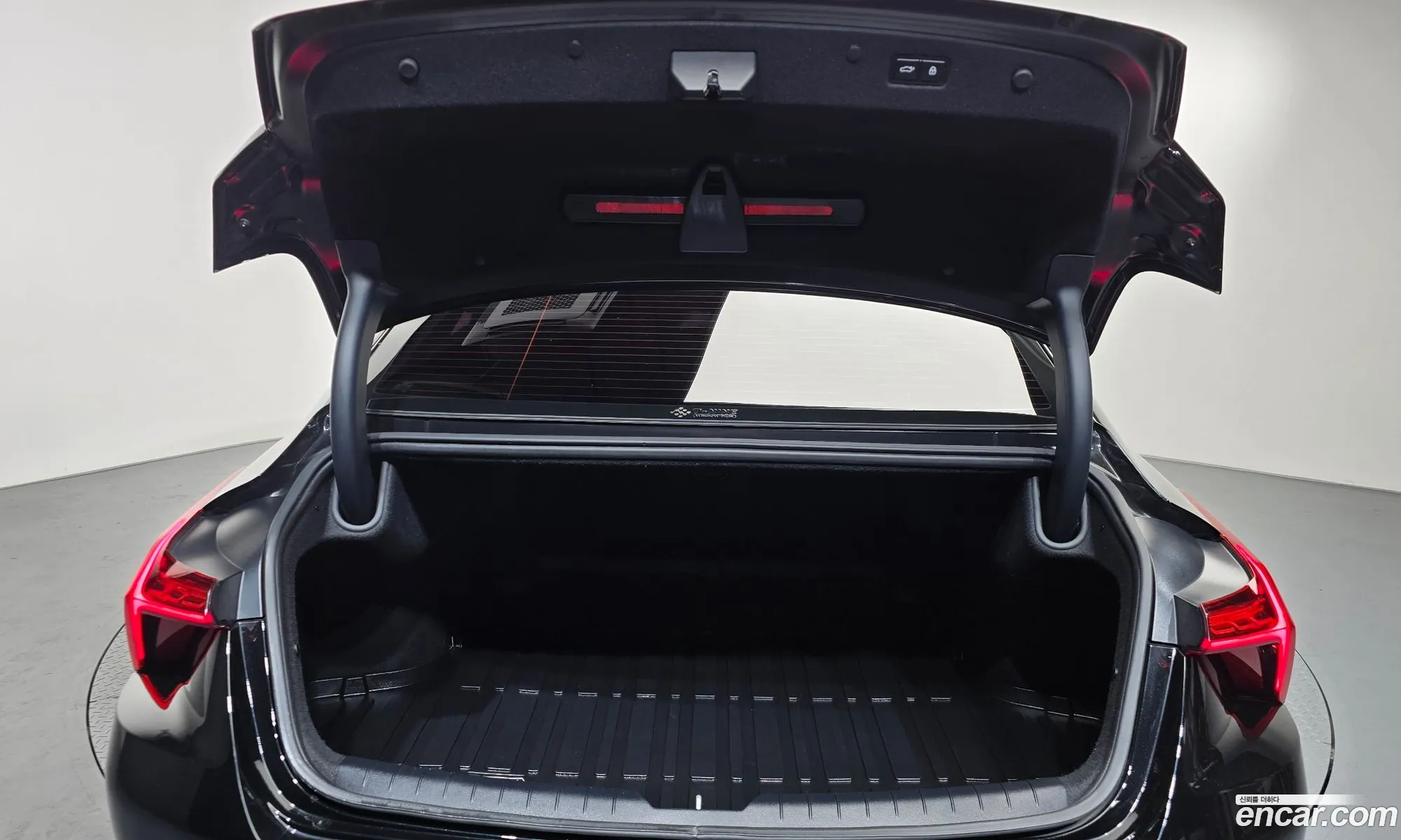 Kia K8 Hybrid 2022 — 8