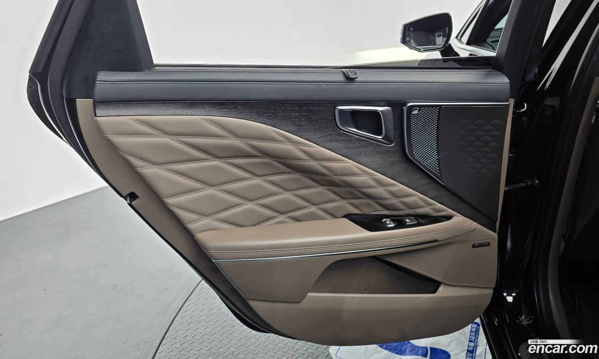 Kia K8 Hybrid 2022 — 33