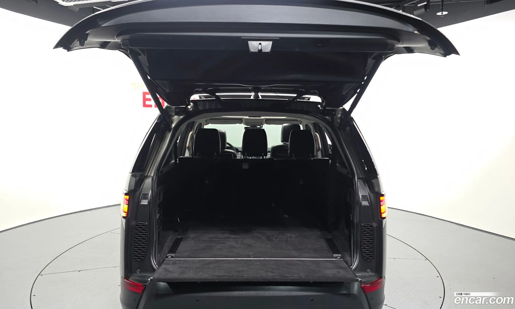 Land Rover Discovery 5 2017 SALRA2BK4HA013900 — 2
