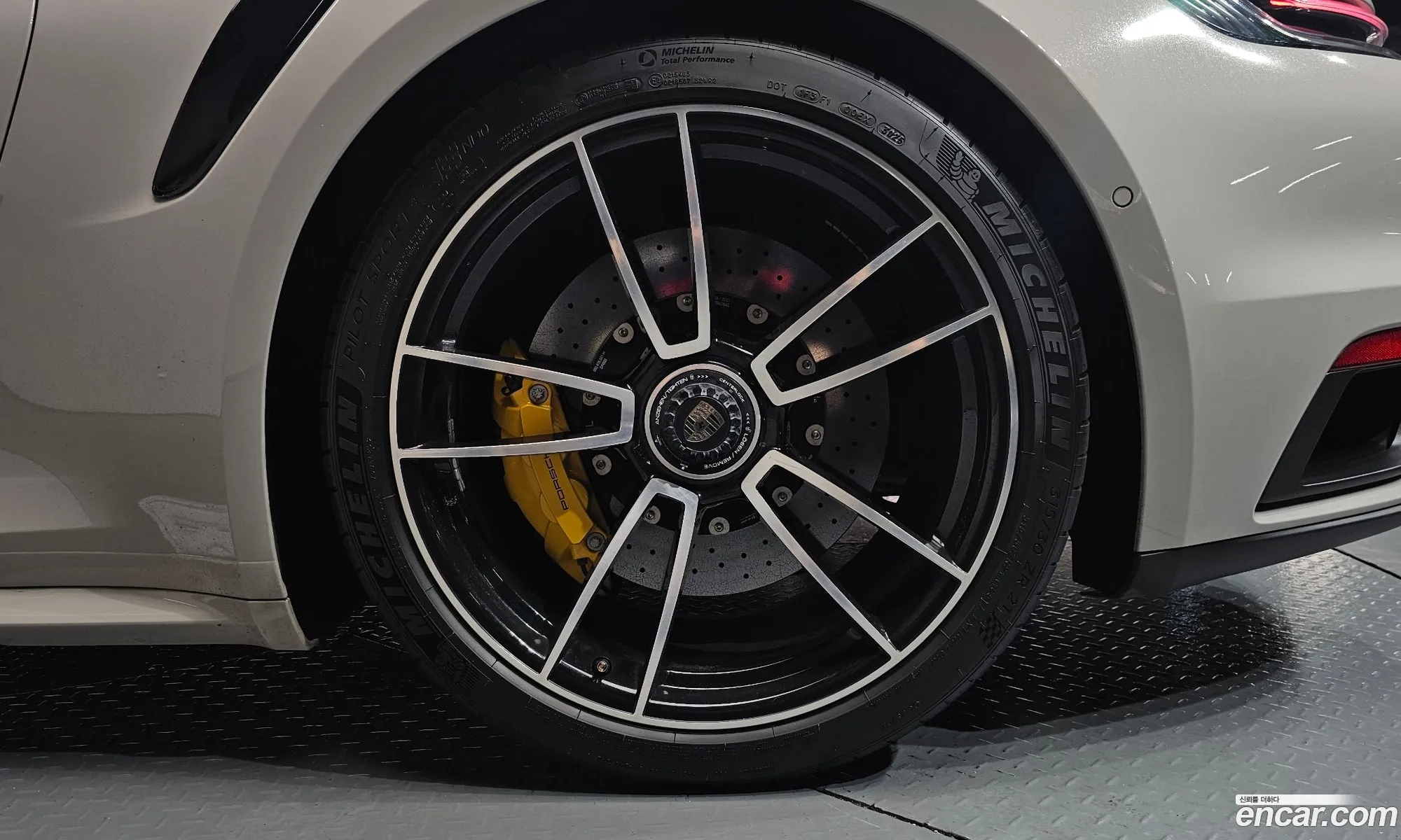 Porsche 911 2022 — 24
