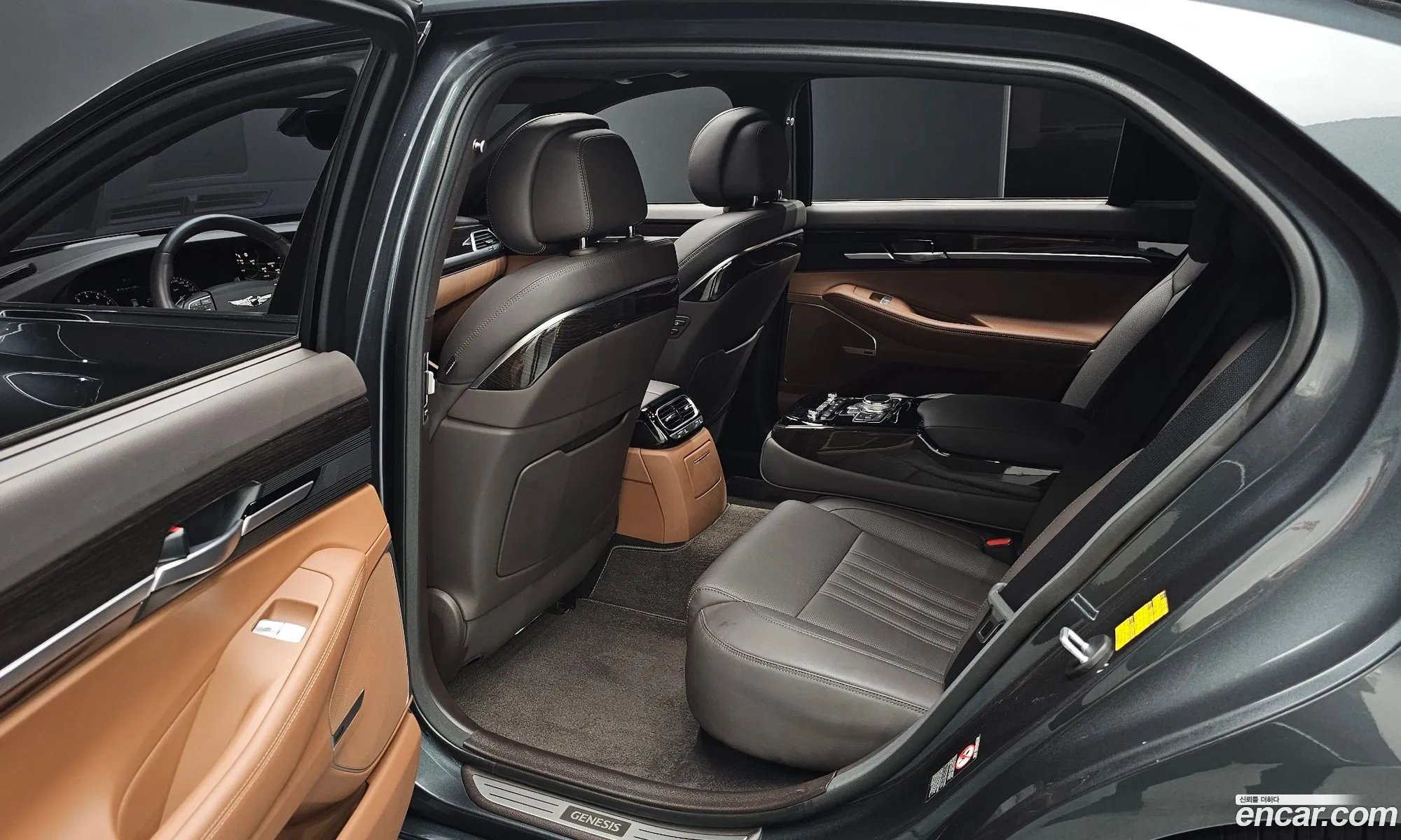 Genesis G90 2019 — 28