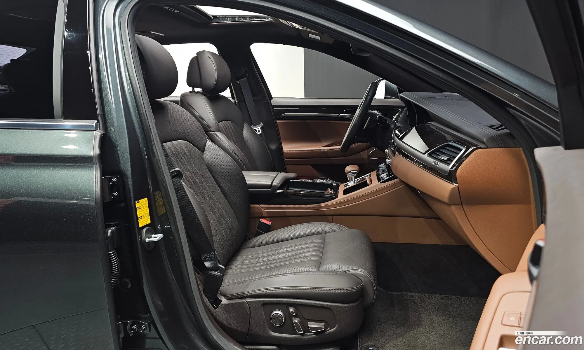 Genesis G90 2019 — 25