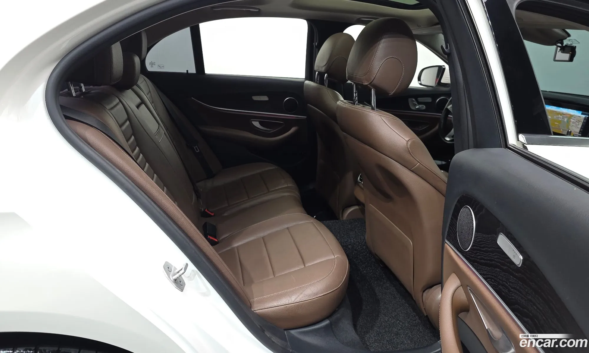 Mercedes-Benz E-Class W213 2016 WDDZF4KB1HA014190 — 17