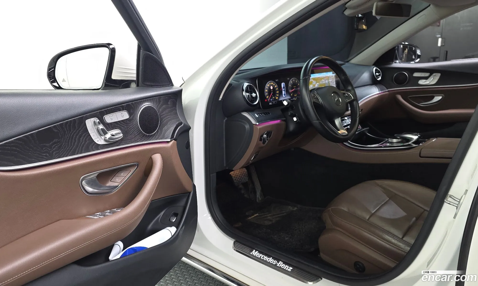 Mercedes-Benz E-Class W213 2016 WDDZF4KB1HA014190 — 4