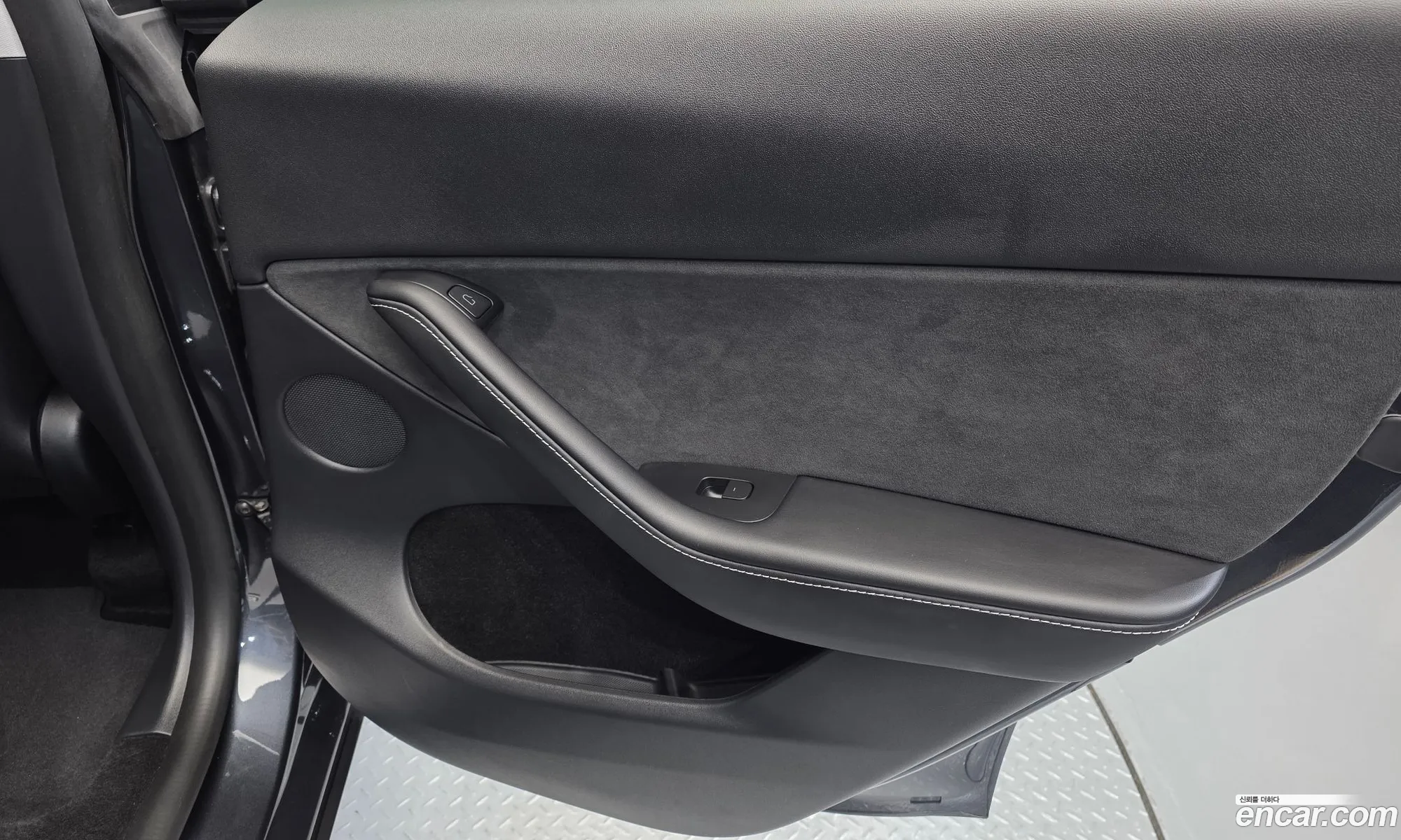 Tesla Model Y 2024 — 12