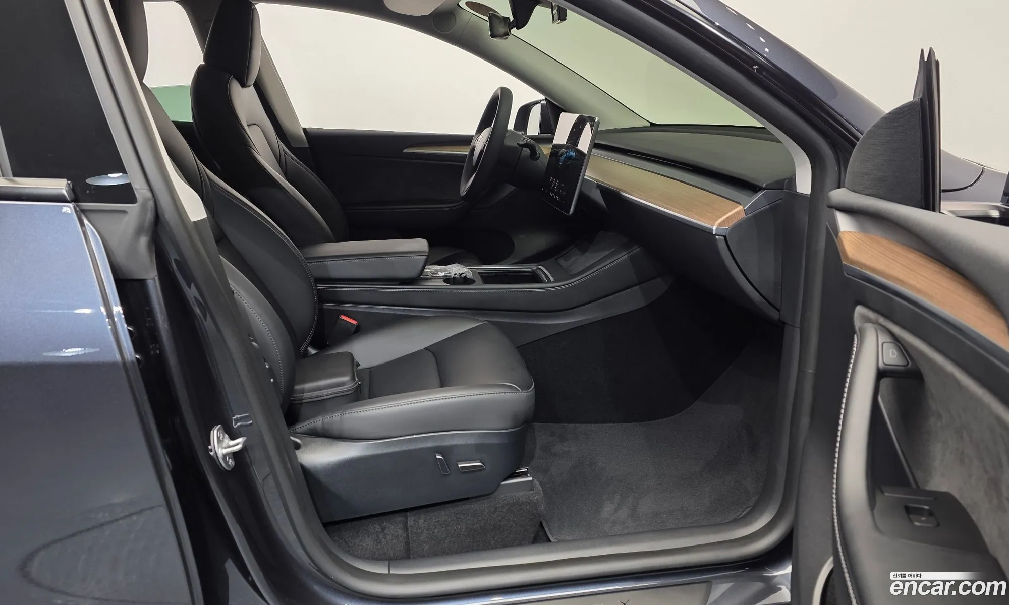 Tesla Model Y 2024 — 31