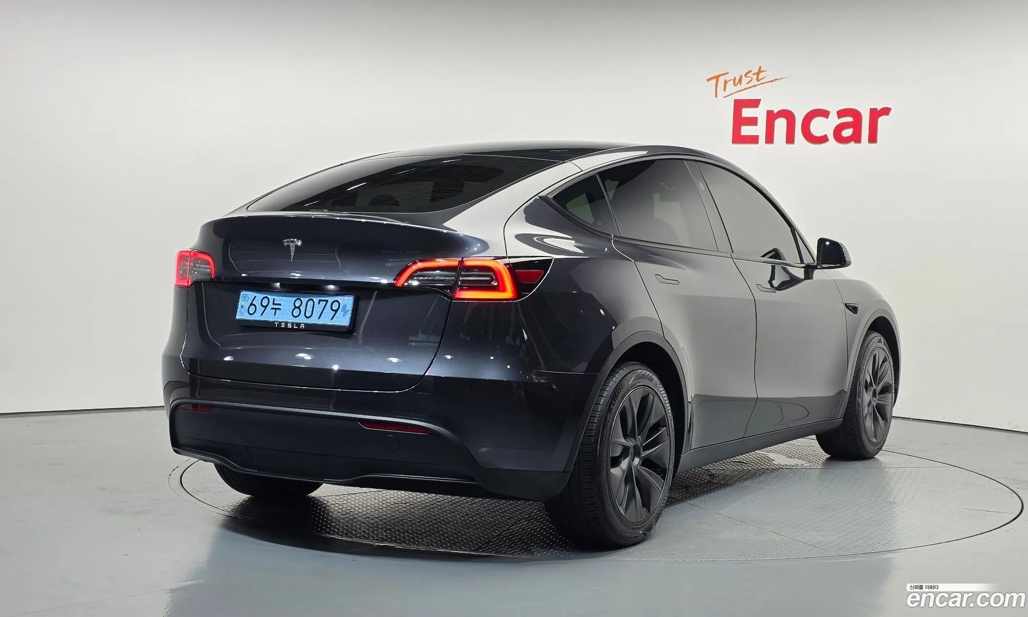 Tesla Model Y 2024 — 30