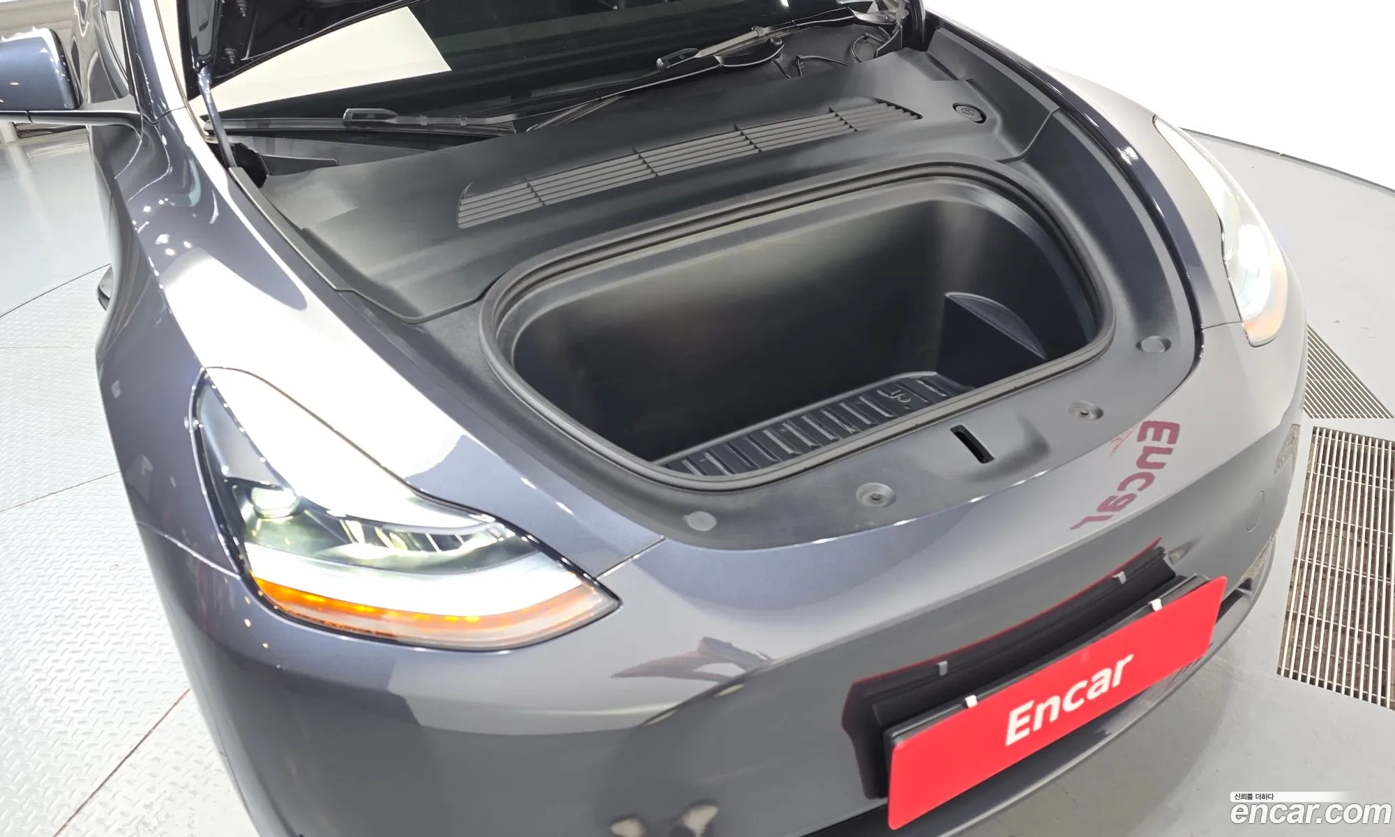Tesla Model Y 2024 — 27