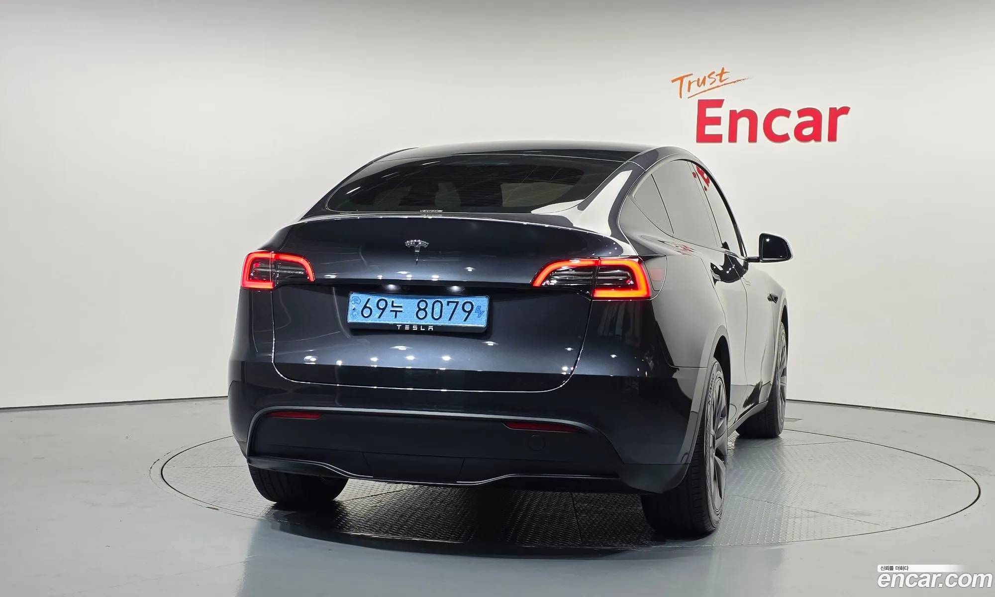Tesla Model Y 2024 — 8