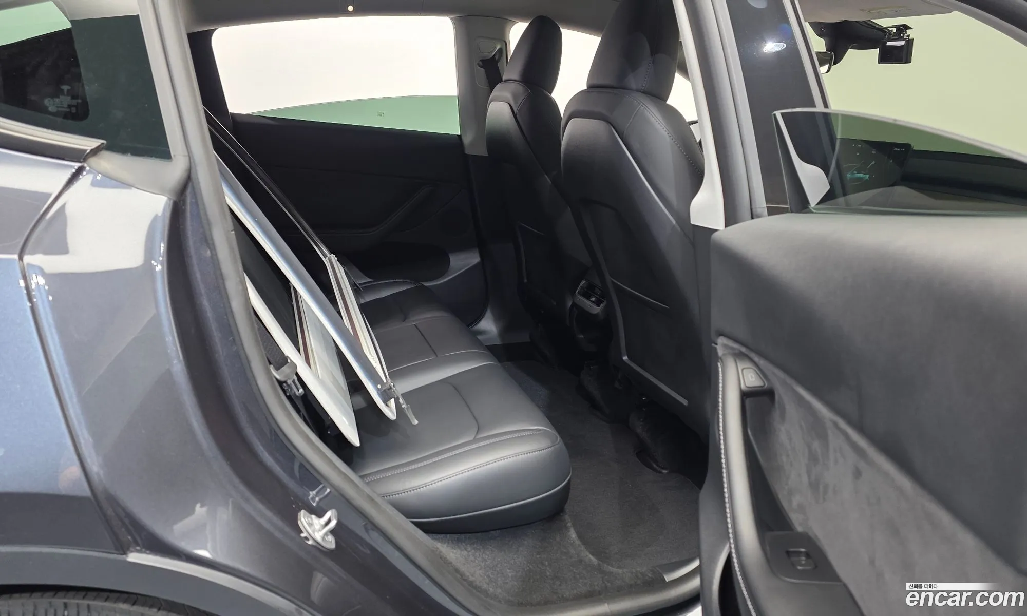 Tesla Model Y 2024 — 7