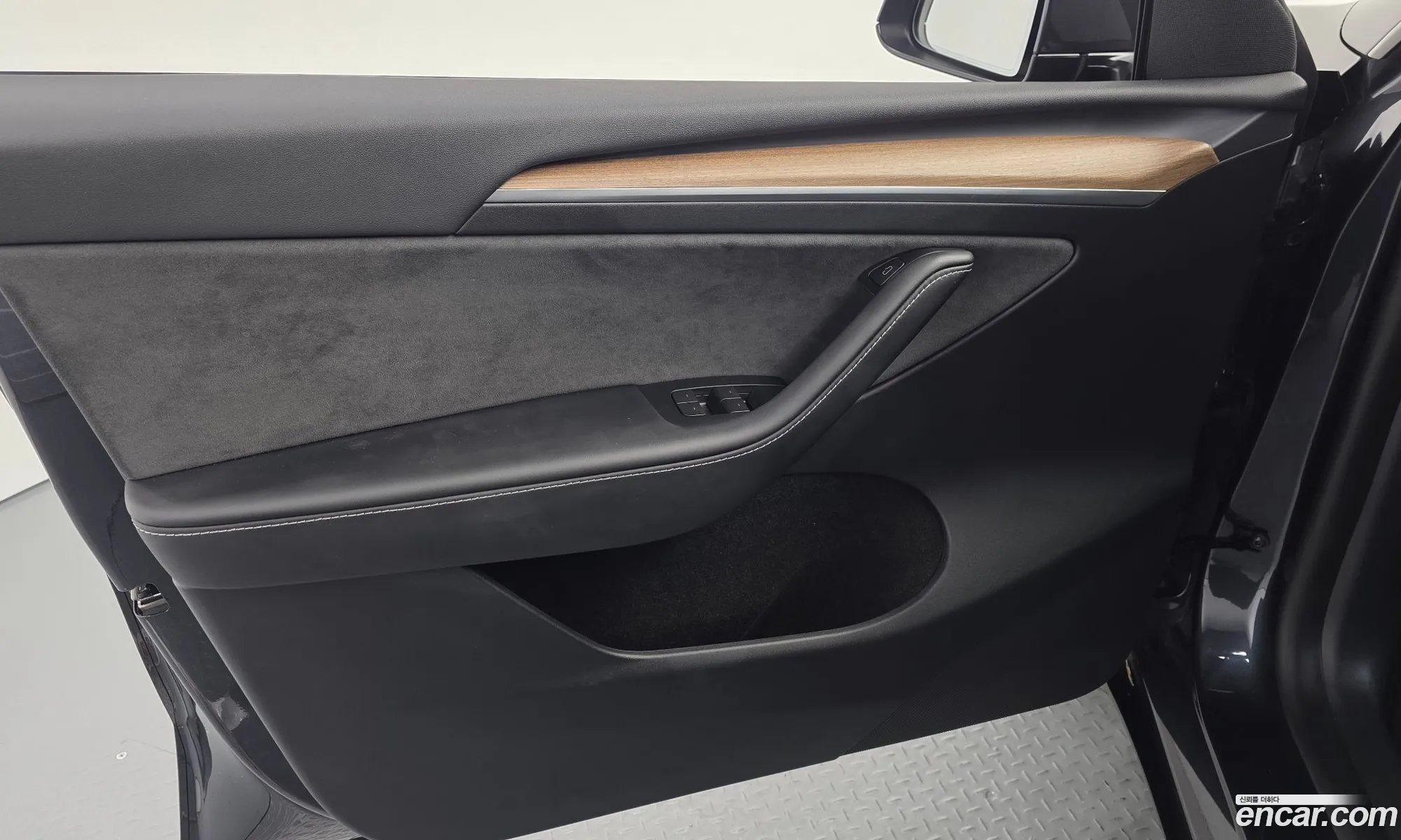 Tesla Model Y 2024 — 10