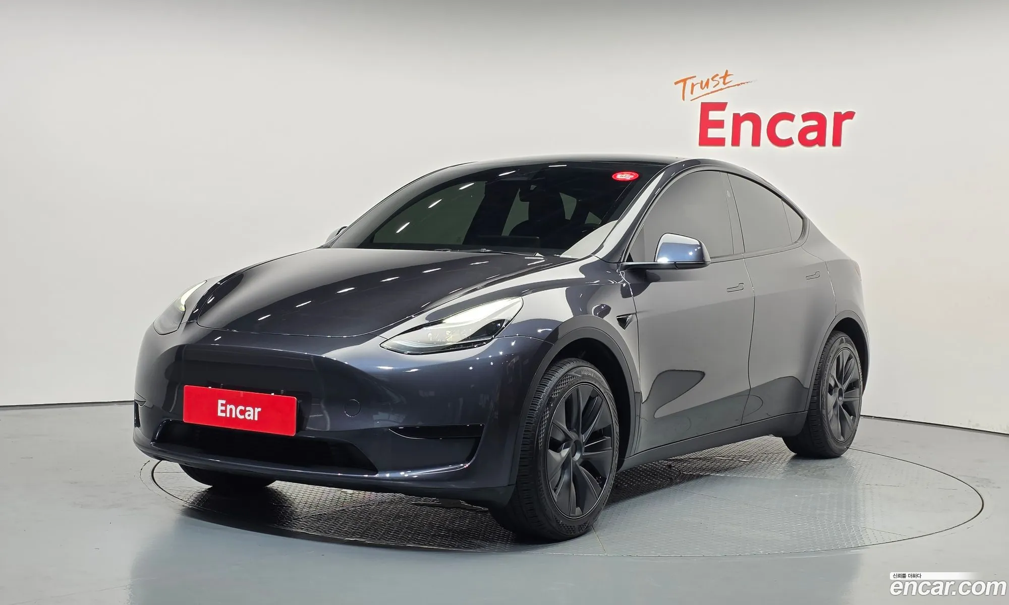 Tesla Model Y 2024 — 17