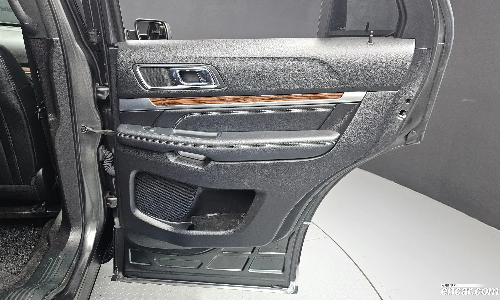Ford Explorer 2019 1FM5K8FH5KGA56064 — 23