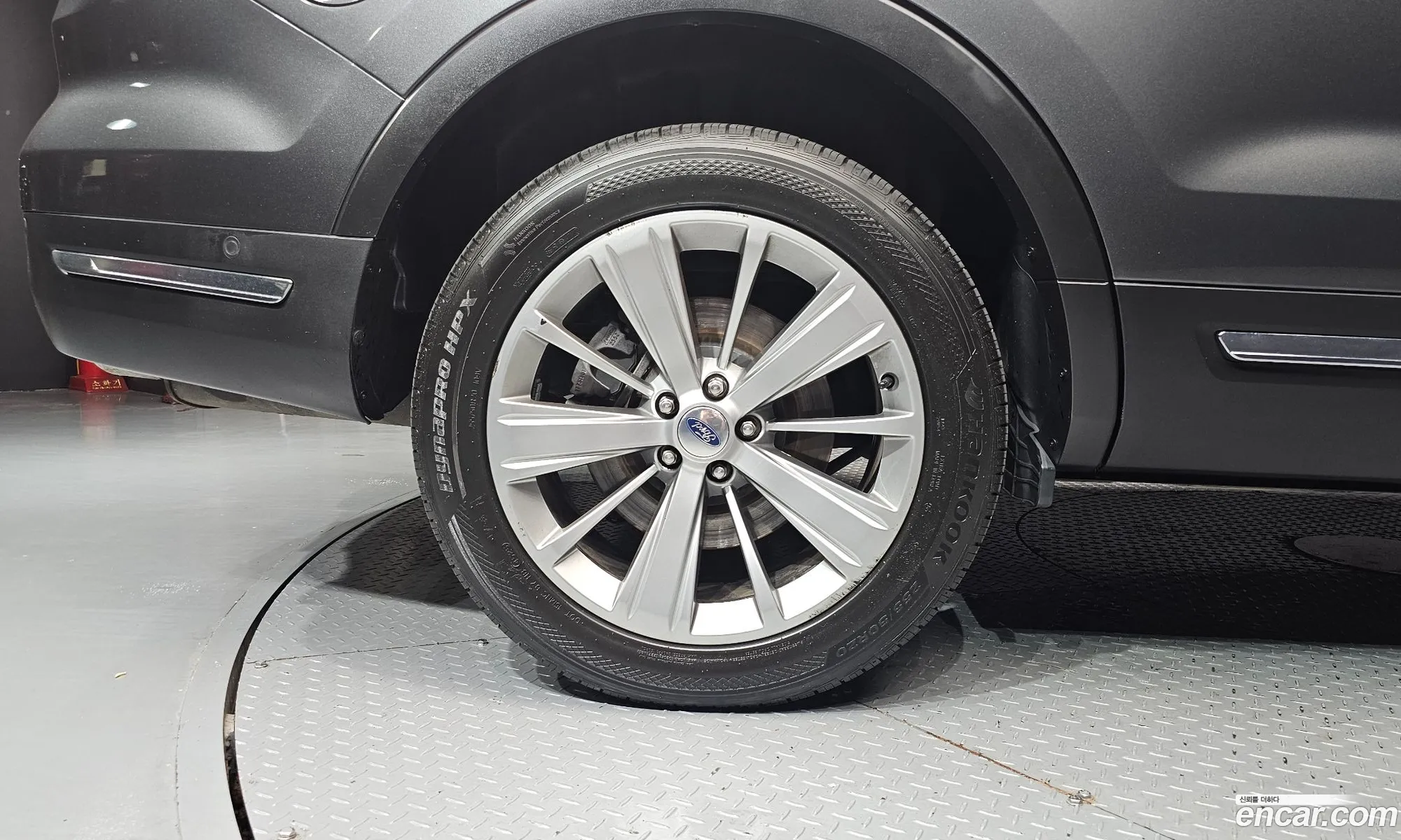 Ford Explorer 2019 1FM5K8FH5KGA56064 — 12