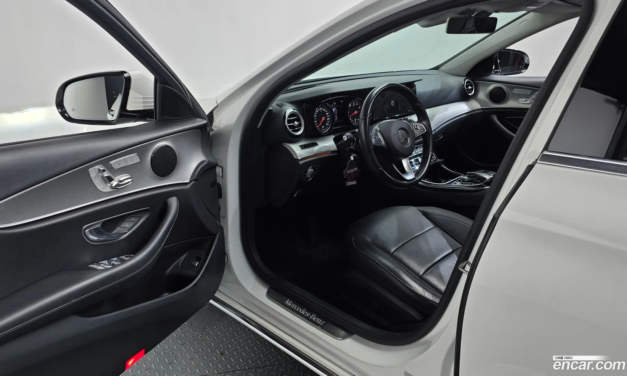 Mercedes-Benz E-Class W213 2016 WDDZF4CB4HA115254 — 14