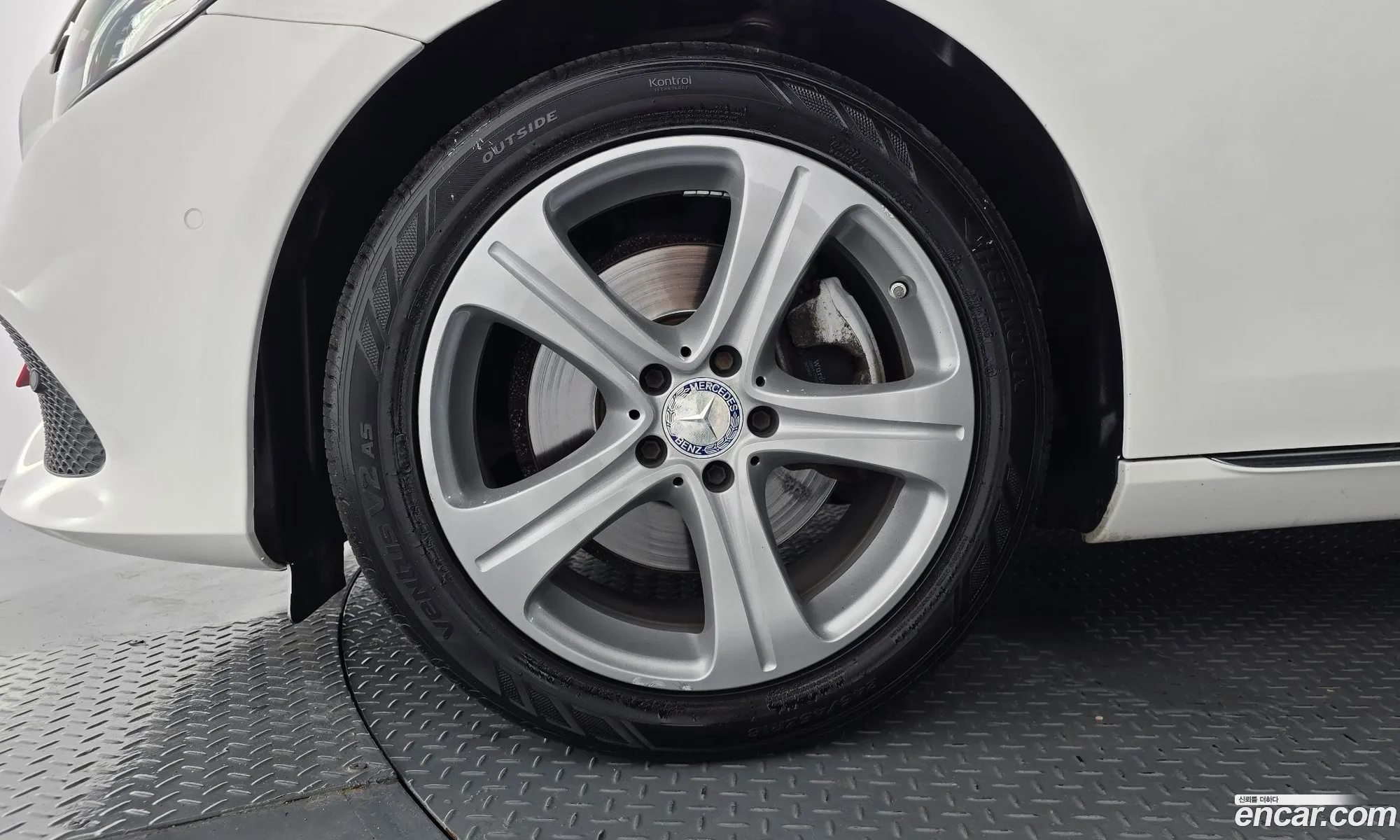 Mercedes-Benz E-Class W213 2016 WDDZF4CB4HA115254 — 13