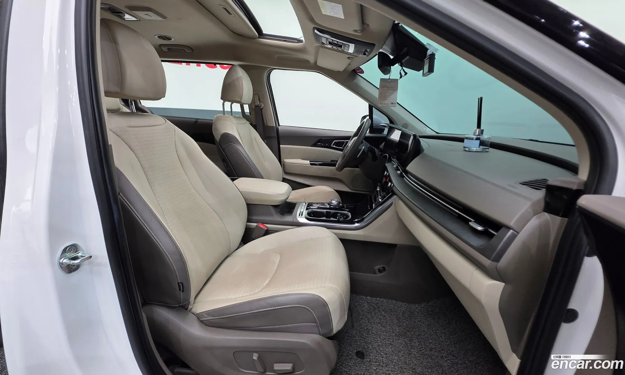 Kia Carnival 2020 KNANE81BBMS029854 — 17
