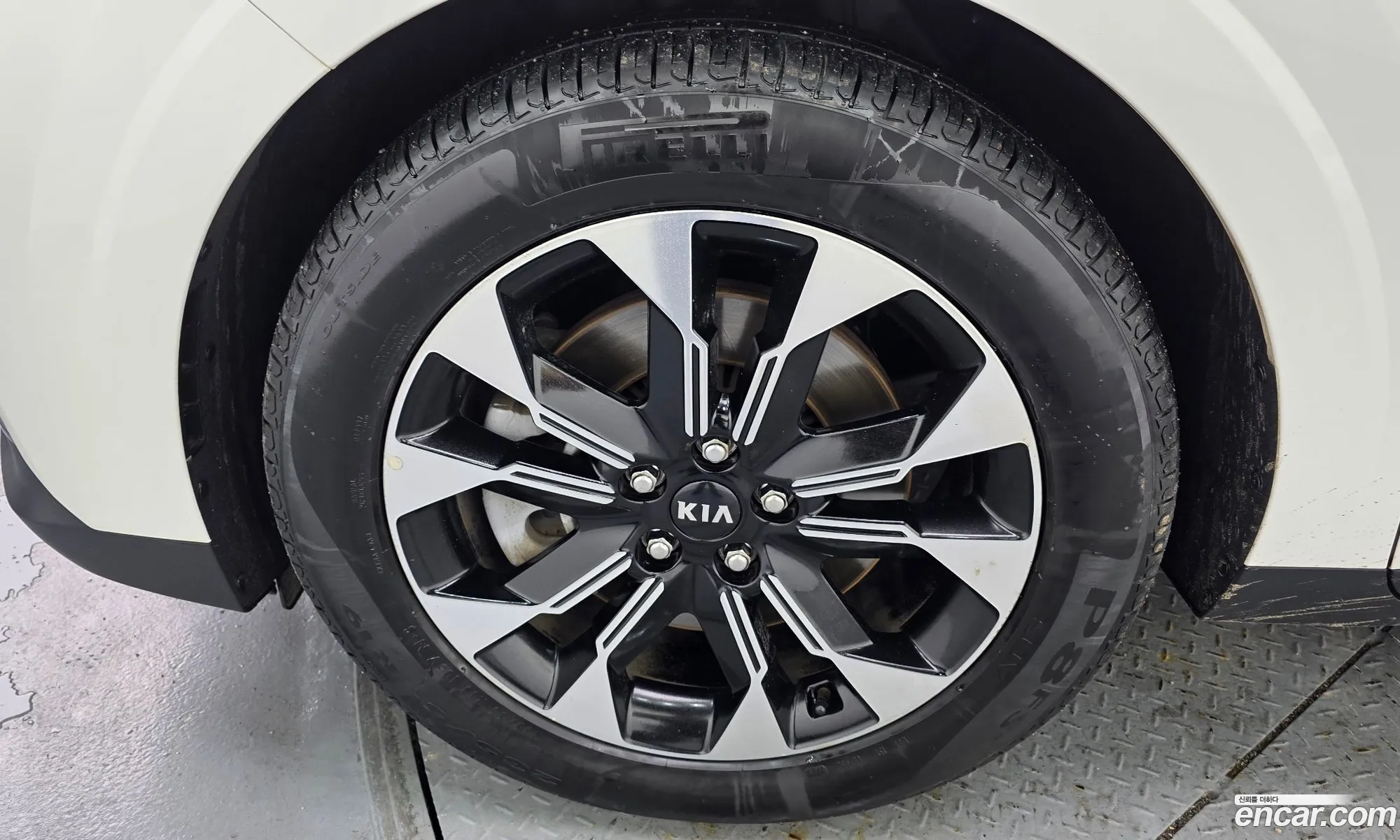 Kia Carnival 2020 KNANE81BBMS029854 — 2