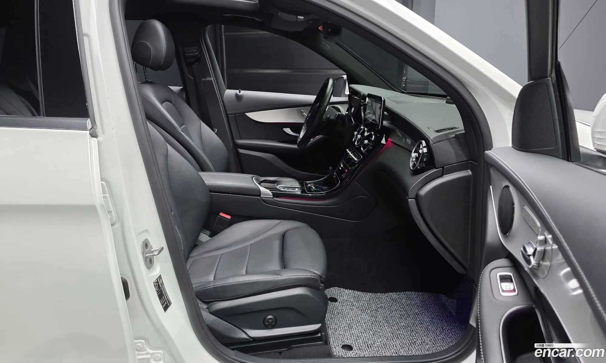 Mercedes-Benz GLC-Class X253 2021 — 29