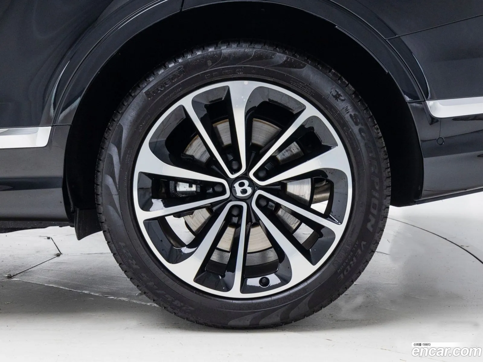 Bentley Bentayga 2025 — 9
